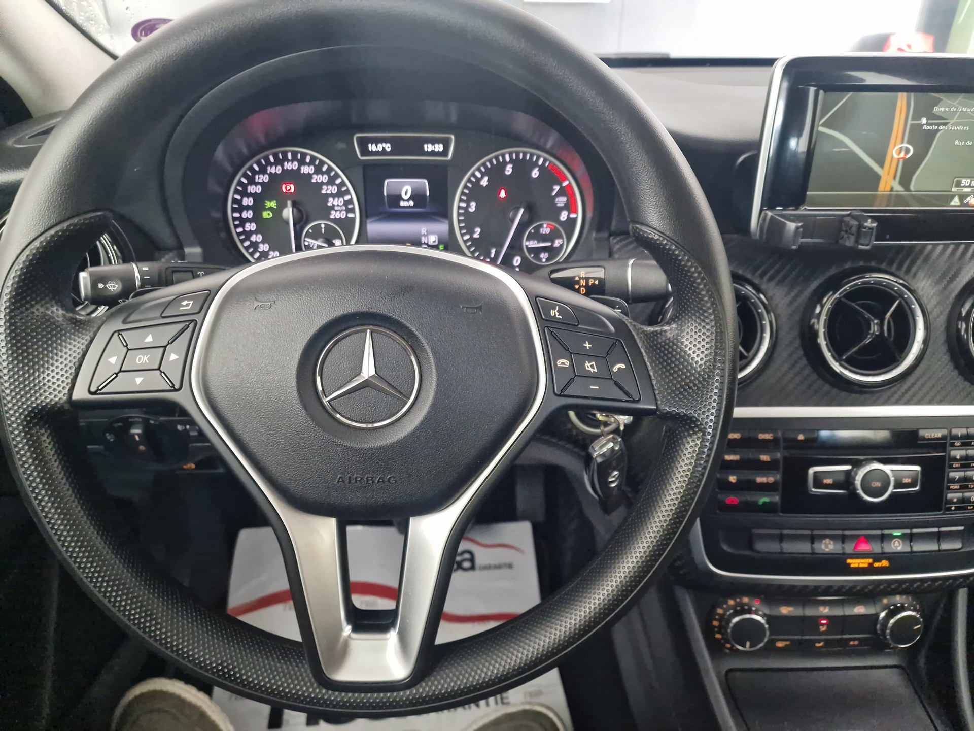 MERCEDES-BENZ GLA 200 Urban 7G-DCT-image-9
