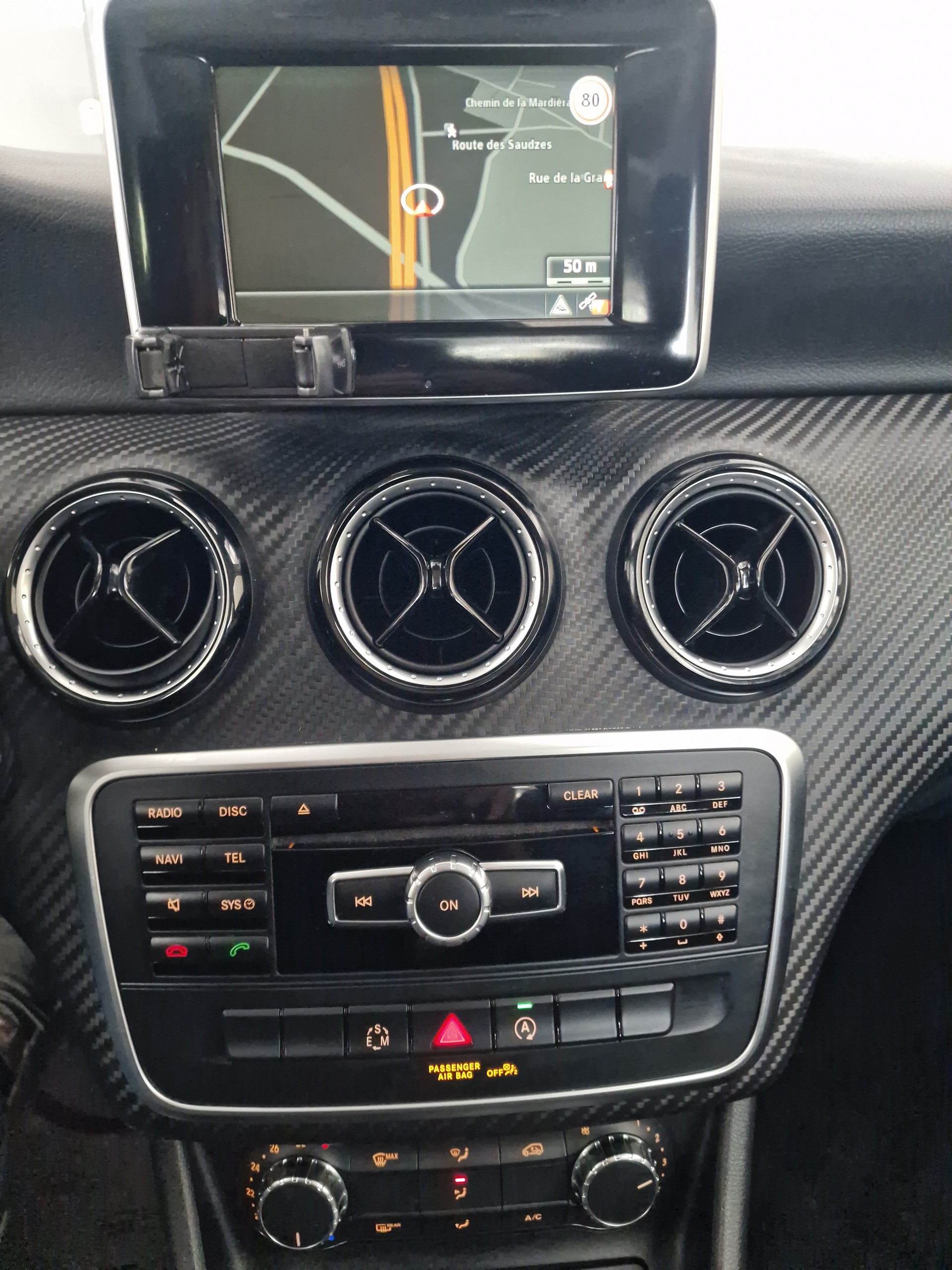 MERCEDES-BENZ GLA 200 Urban 7G-DCT-image-10
