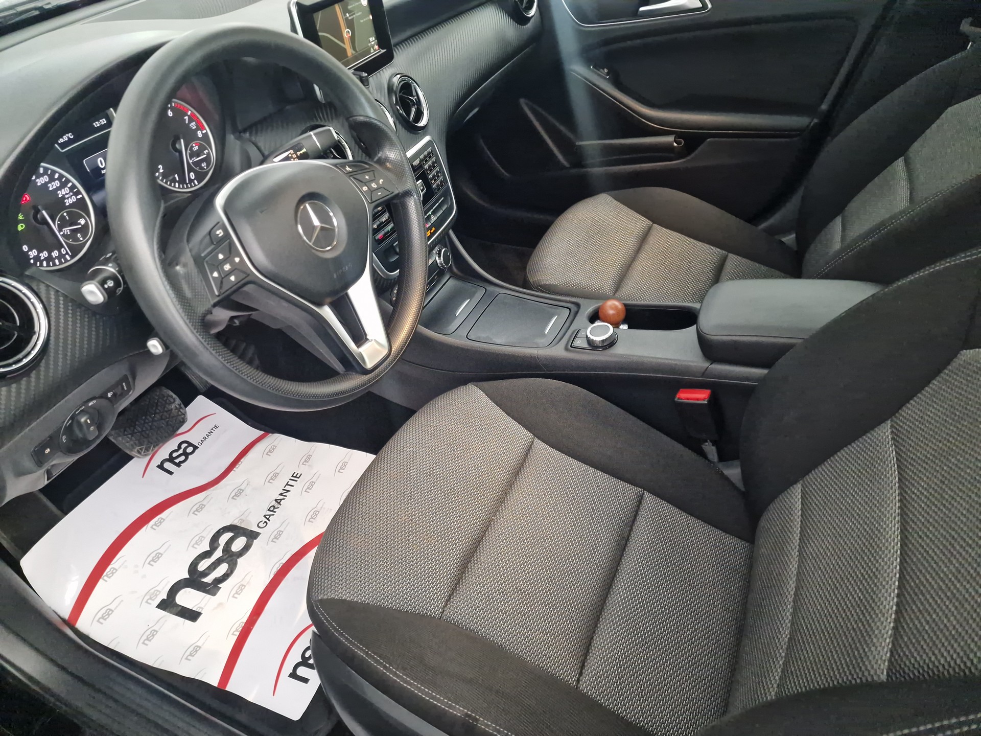 MERCEDES-BENZ GLA 200 Urban 7G-DCT-image-6