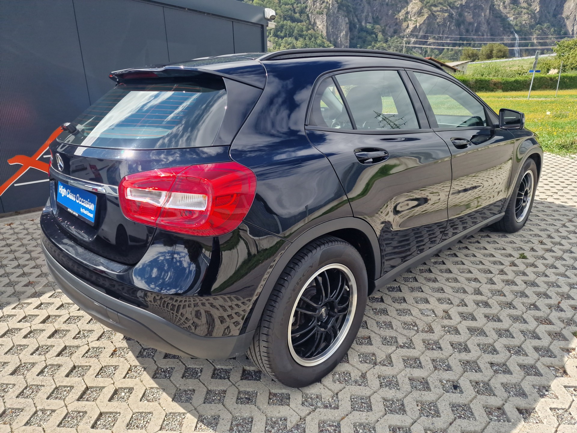 MERCEDES-BENZ GLA 200 Urban 7G-DCT-image-3