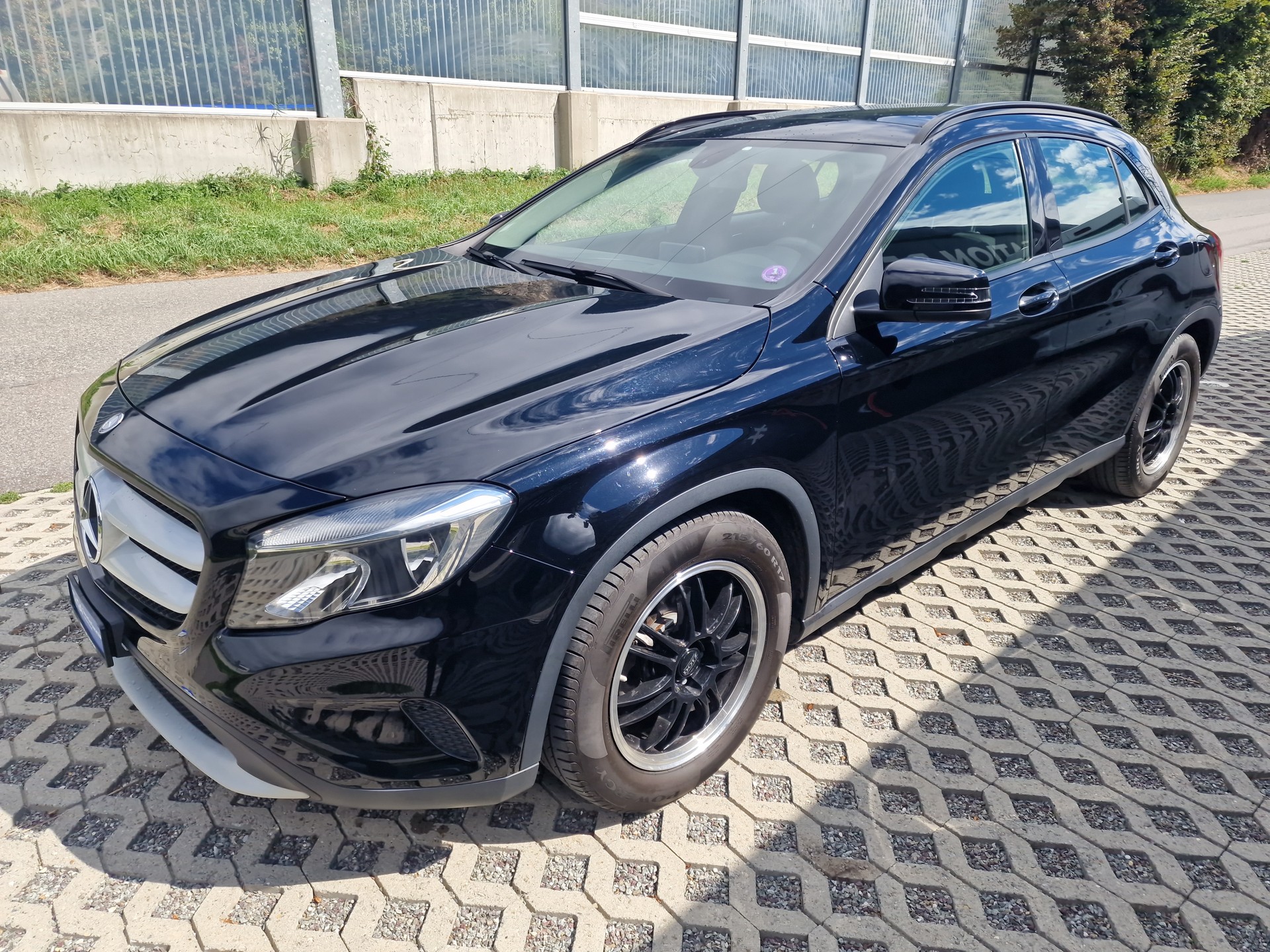 MERCEDES-BENZ GLA 200 Urban 7G-DCT-image-2
