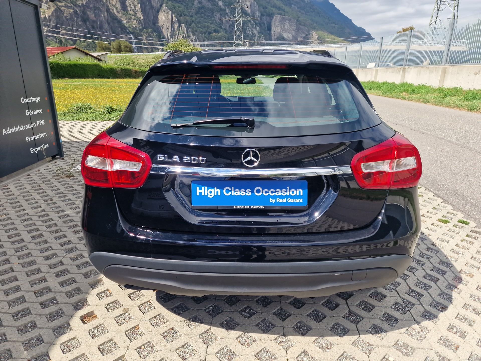 MERCEDES-BENZ GLA 200 Urban 7G-DCT-image-5