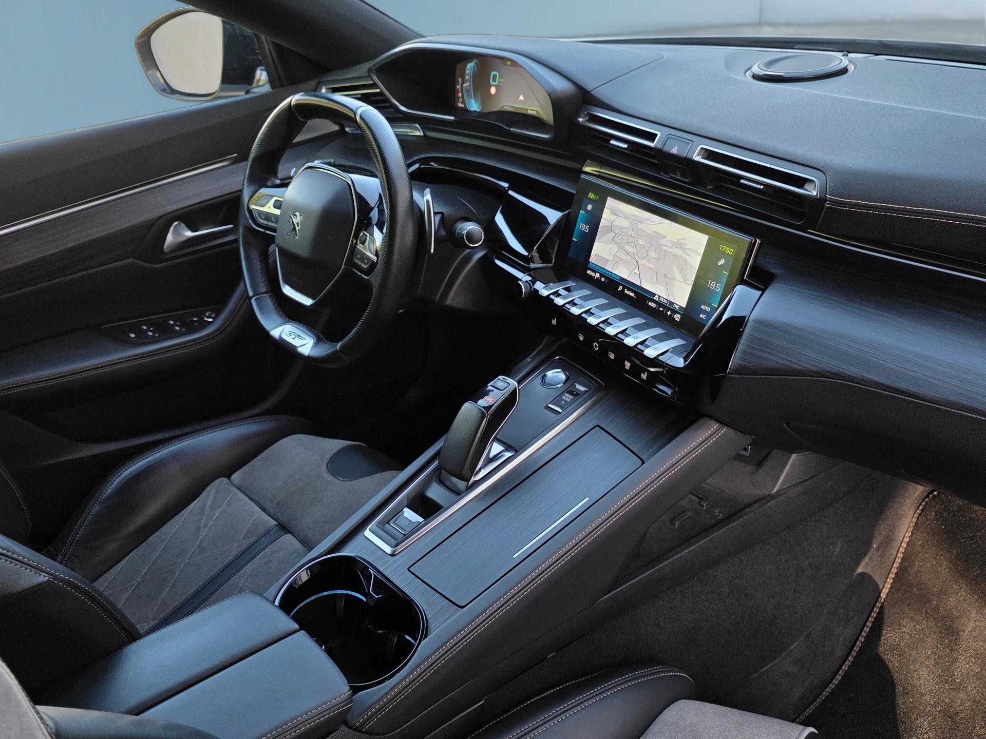 PEUGEOT 508 1.6 PHEV GT Line EAT8 ** Frisch ab MFK **-image-17