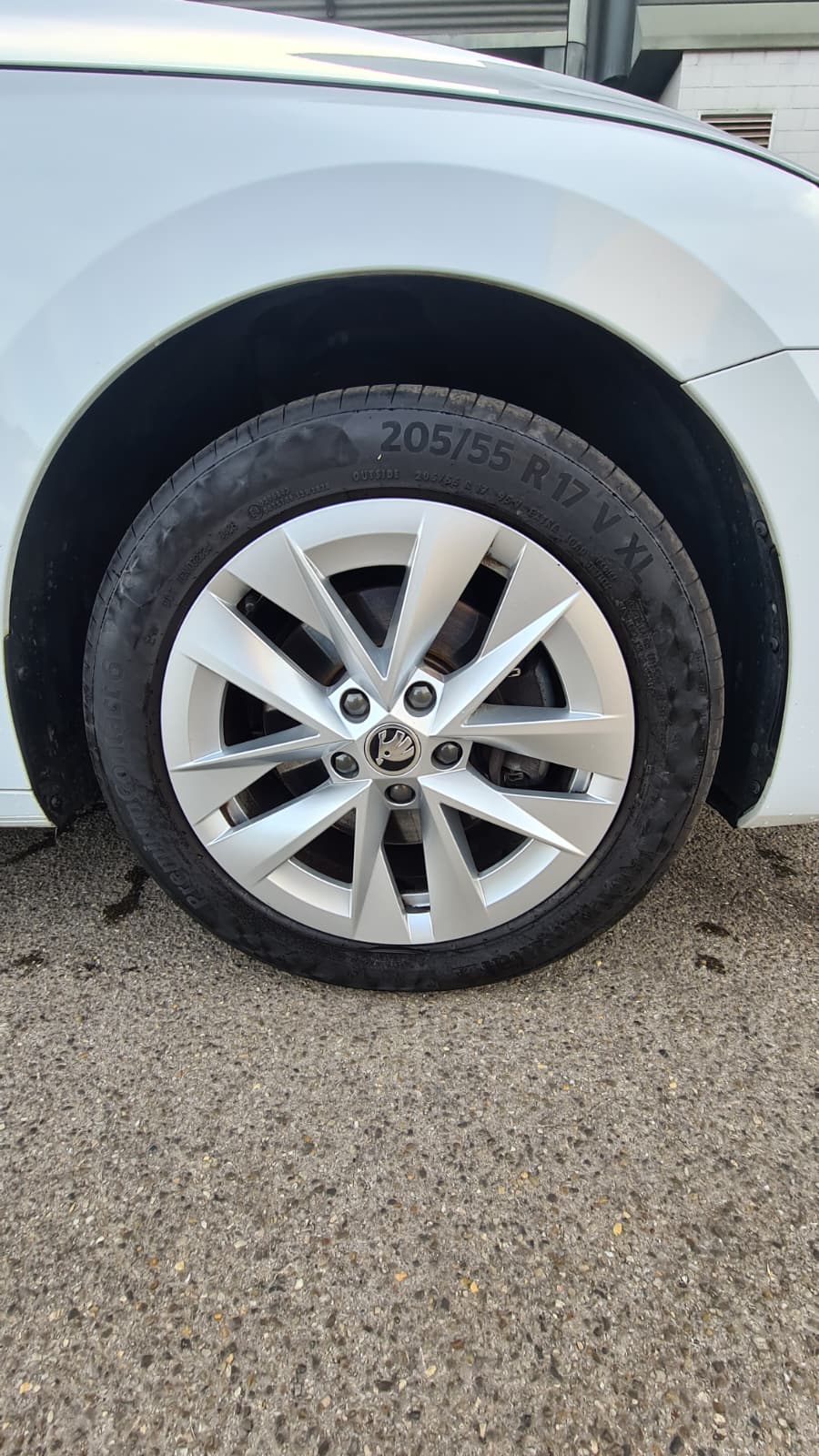 SKODA Octavia Combi 2.0 TSI Ambition DSG 4x4 ** Gr-Navi ** Sitzheizung ** Abstandsregelsysteme ** Anh-Kupplung ** Neues Modell 2023 **-image-19