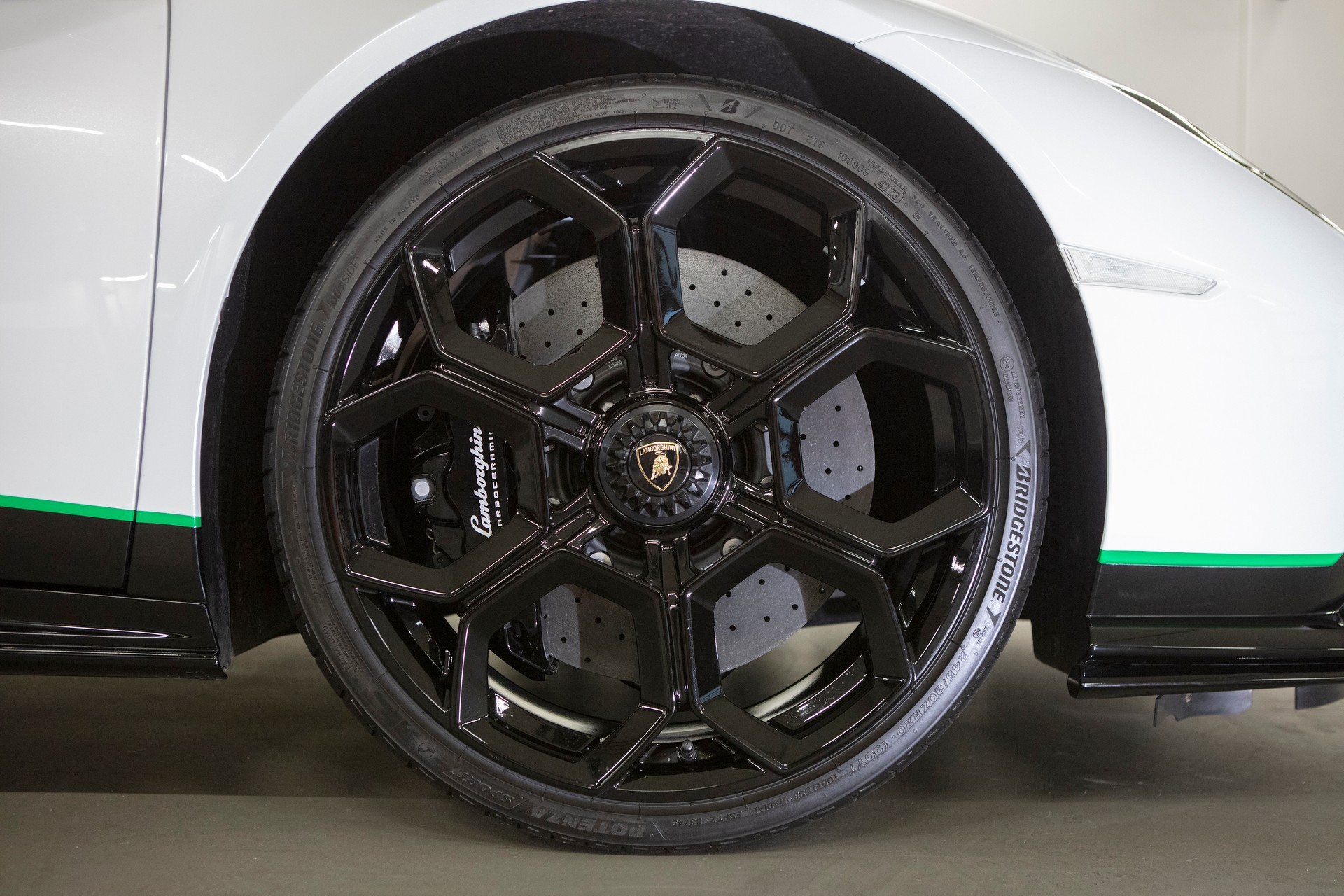 LAMBORGHINI Huracán Tecnica 60th Anniversary Coupé DCT RWD-image-8
