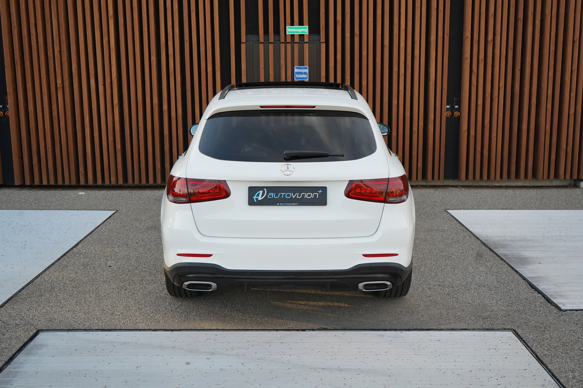 MERCEDES-BENZ GLC 300 d AMG LINE NIGHT 4MATIC 9G-TRONIC l 245 PS-image-14
