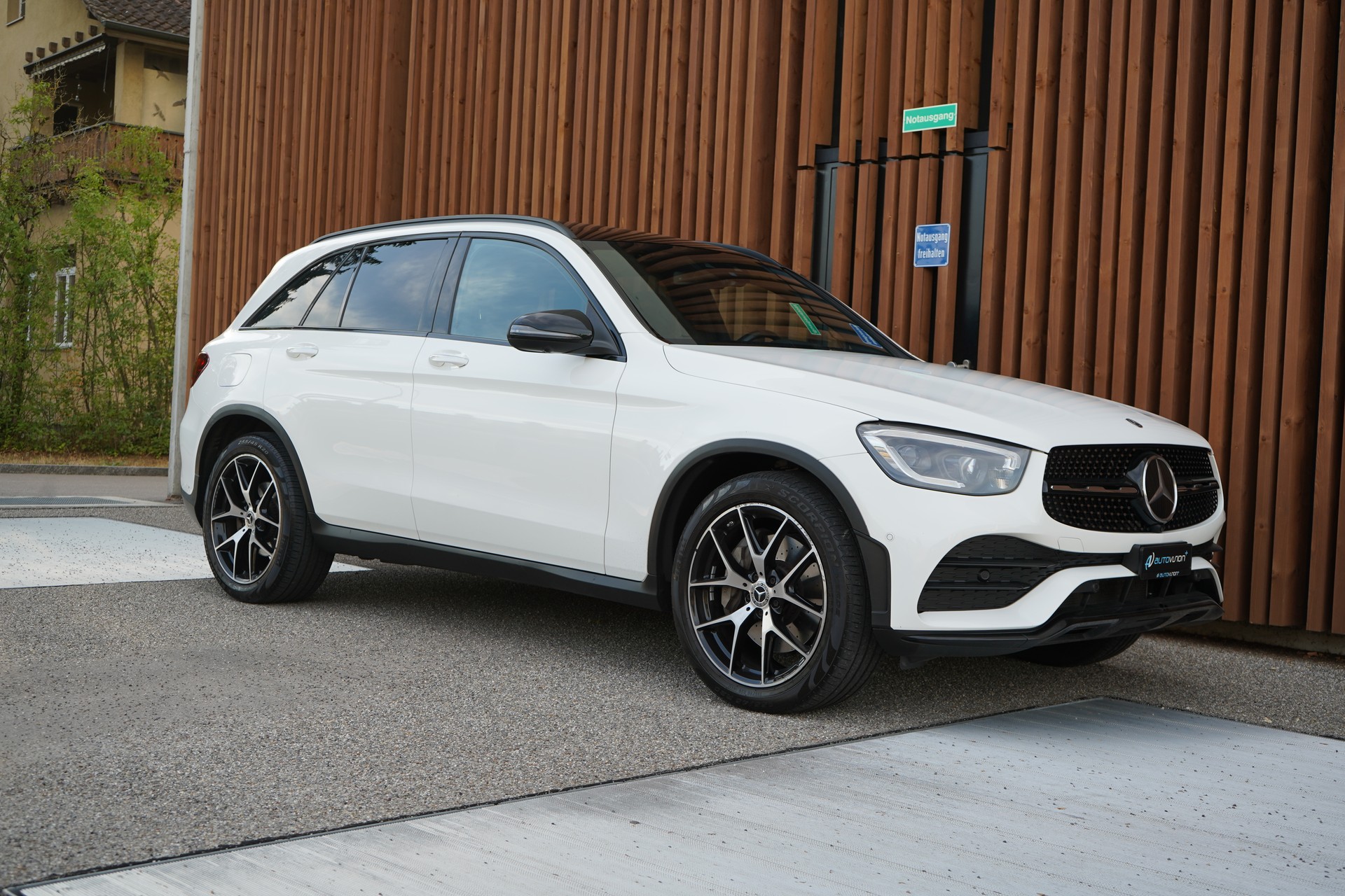 MERCEDES-BENZ GLC 300 d AMG LINE NIGHT 4MATIC 9G-TRONIC l 245 PS-image-9