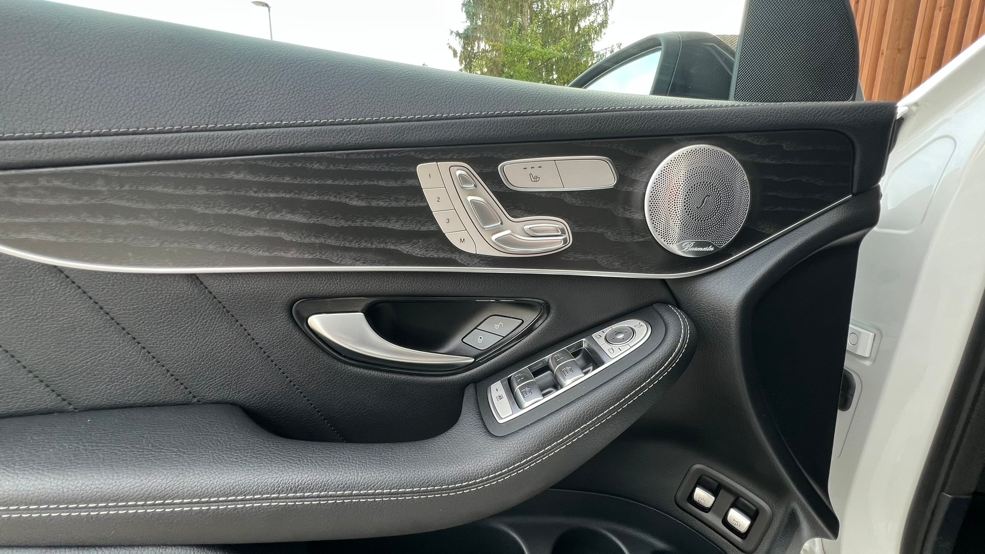 MERCEDES-BENZ GLC 300 d AMG LINE NIGHT 4MATIC 9G-TRONIC l 245 PS-image-22
