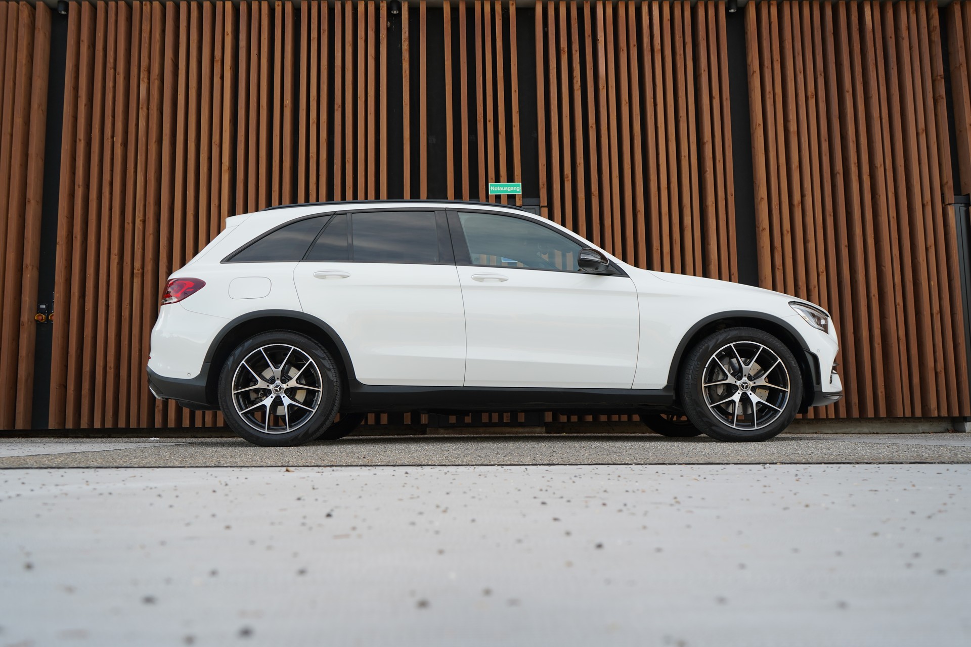 MERCEDES-BENZ GLC 300 d AMG LINE NIGHT 4MATIC 9G-TRONIC l 245 PS-image-0