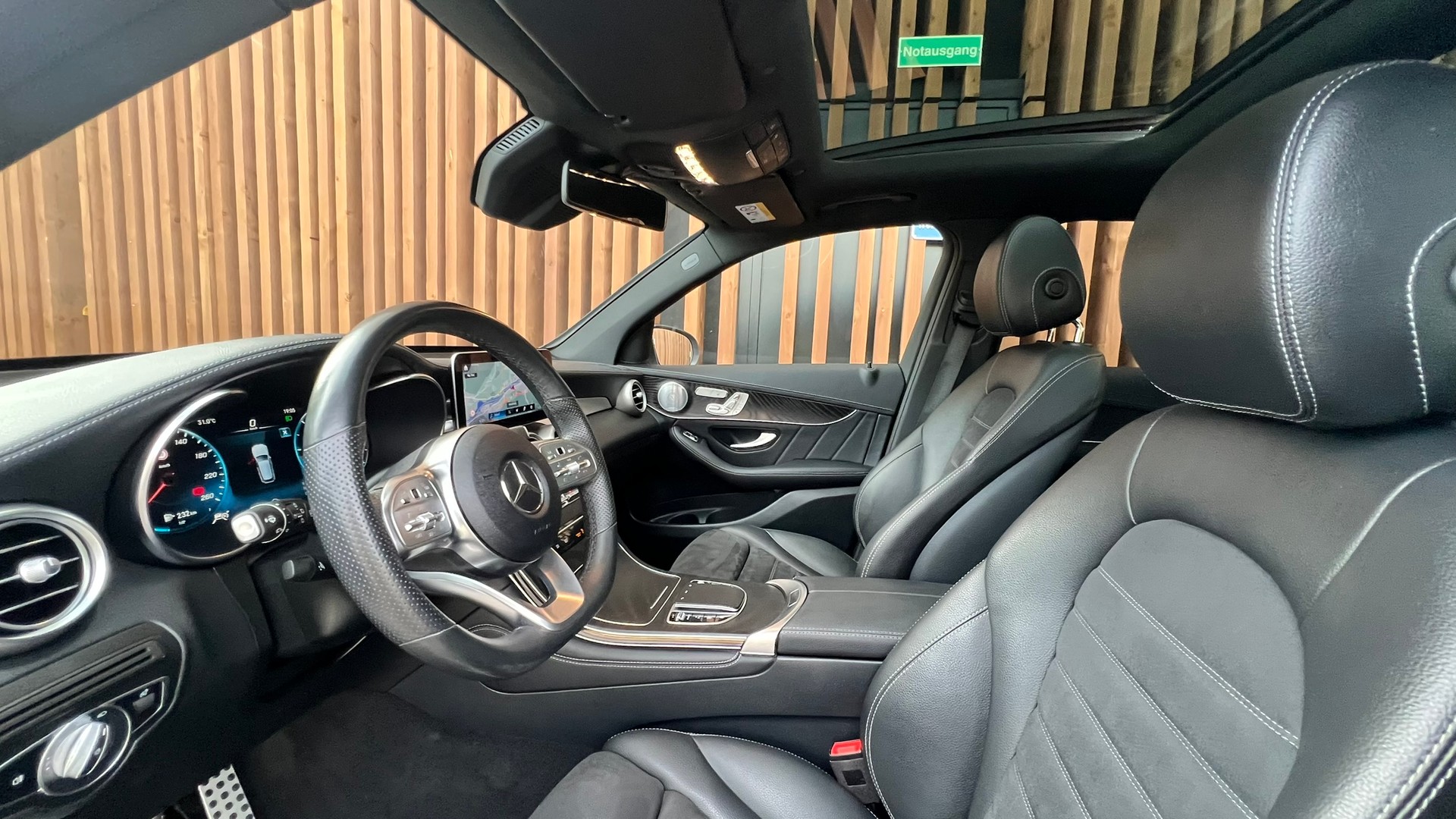 MERCEDES-BENZ GLC 300 d AMG LINE NIGHT 4MATIC 9G-TRONIC l 245 PS-image-23