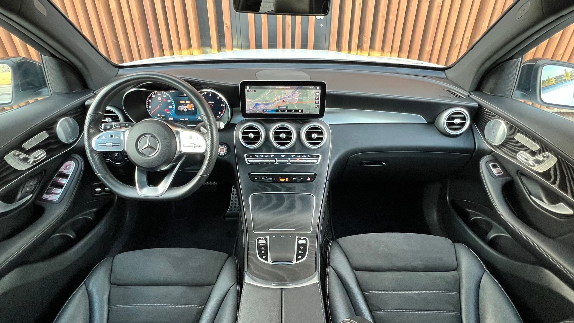 MERCEDES-BENZ GLC 300 d AMG LINE NIGHT 4MATIC 9G-TRONIC l 245 PS-image-20