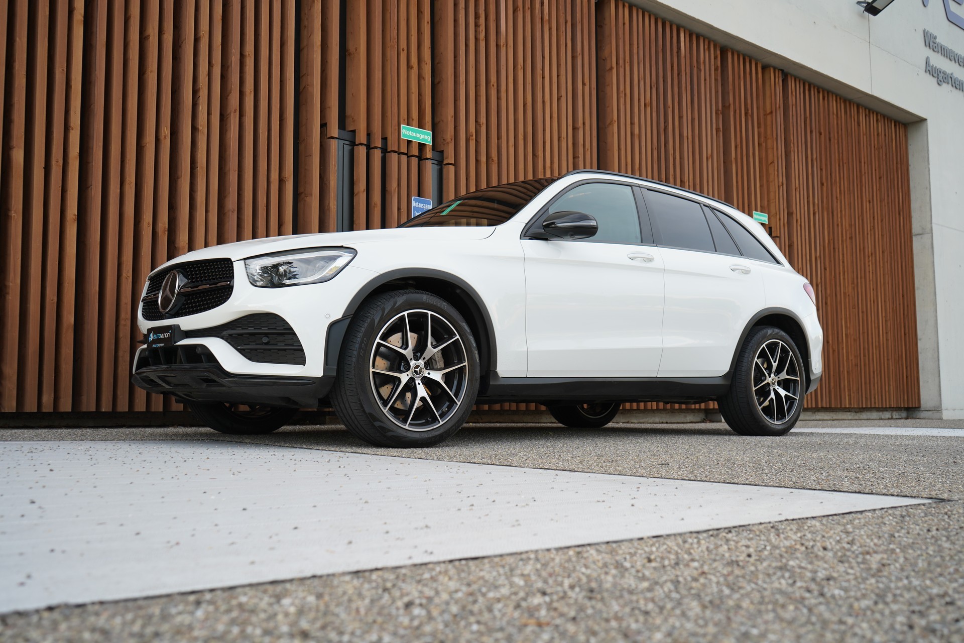MERCEDES-BENZ GLC 300 d AMG LINE NIGHT 4MATIC 9G-TRONIC l 245 PS-image-6
