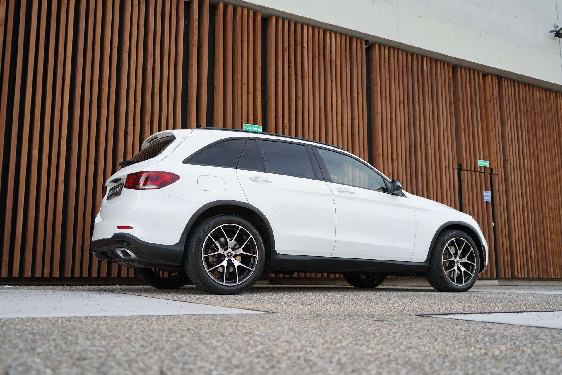 MERCEDES-BENZ GLC 300 d AMG LINE NIGHT 4MATIC 9G-TRONIC l 245 PS-image-10