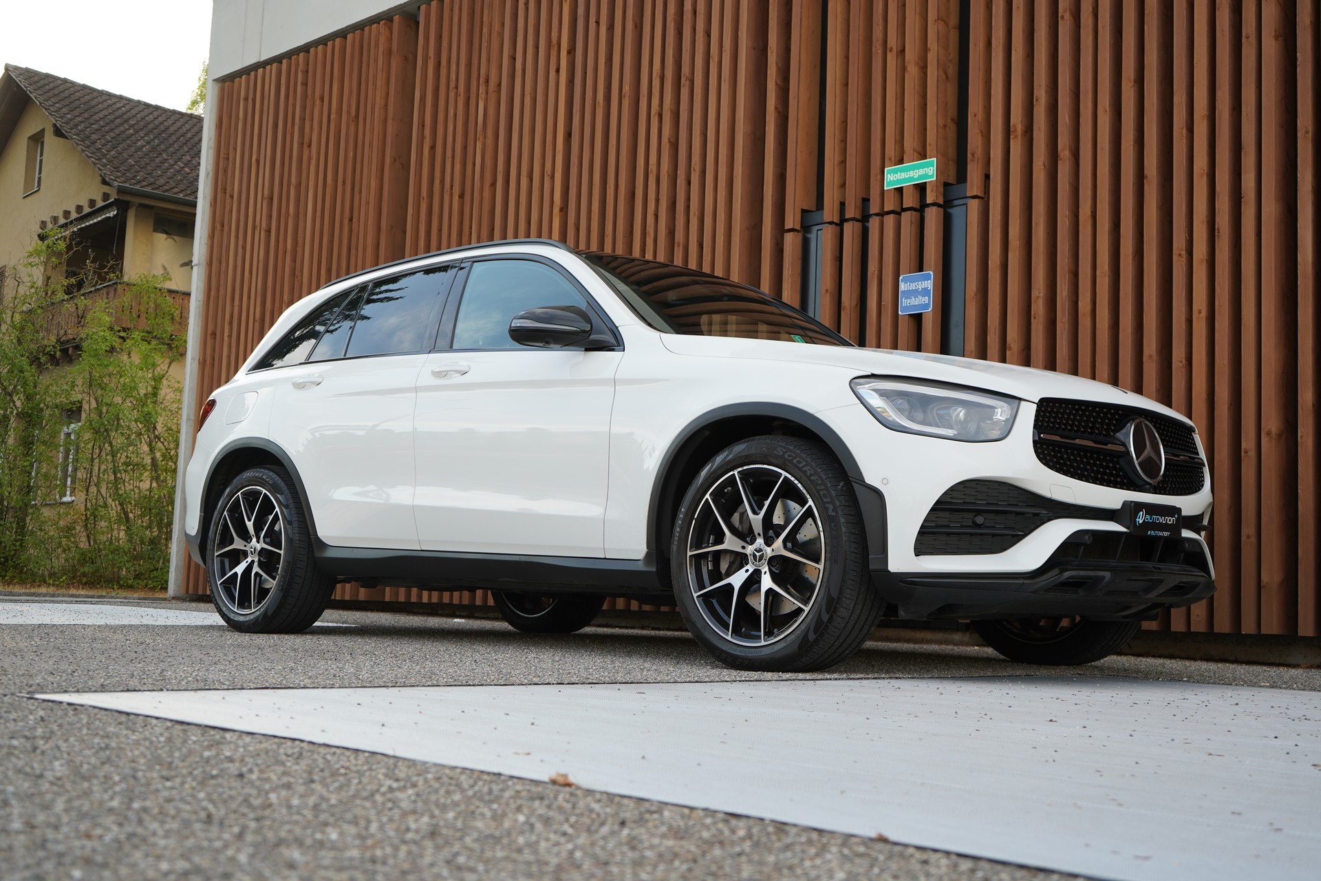 MERCEDES-BENZ GLC 300 d AMG LINE NIGHT 4MATIC 9G-TRONIC l 245 PS-image-11