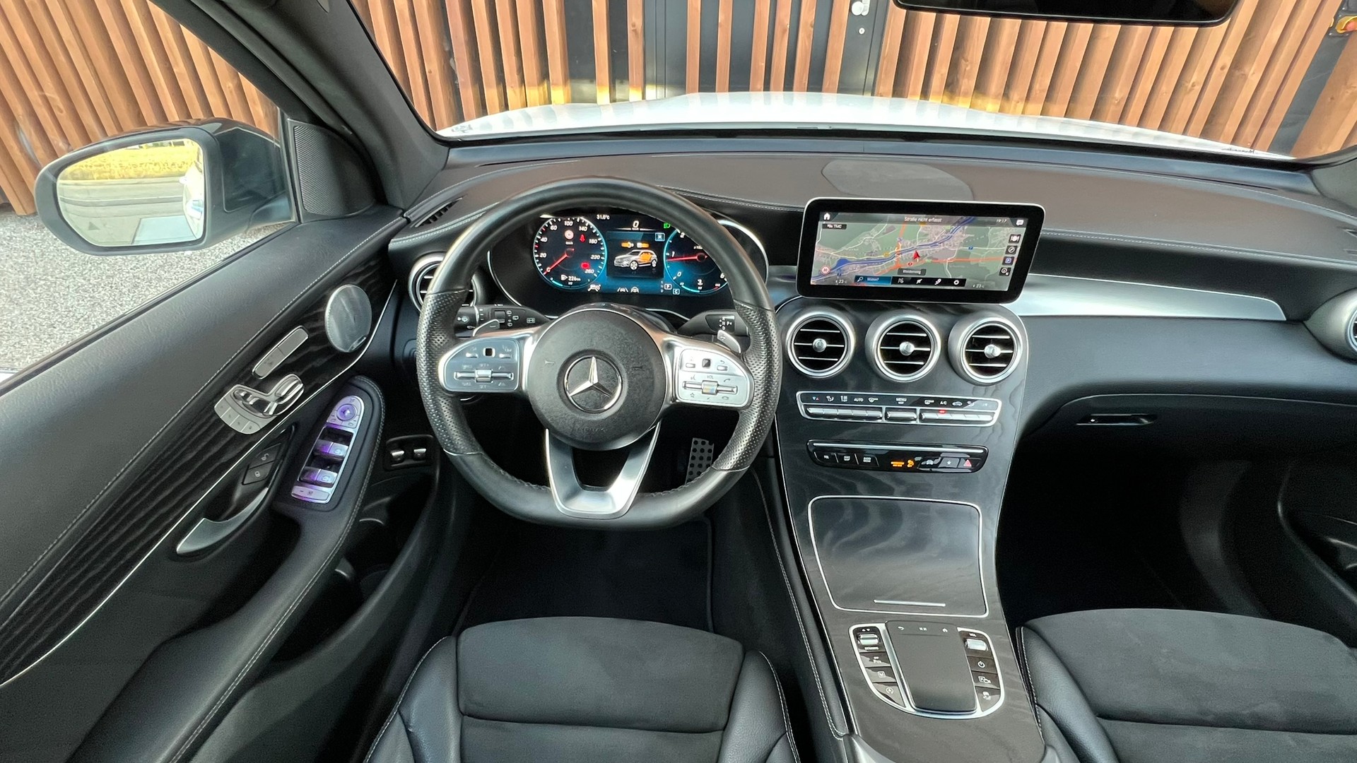 MERCEDES-BENZ GLC 300 d AMG LINE NIGHT 4MATIC 9G-TRONIC l 245 PS-image-21