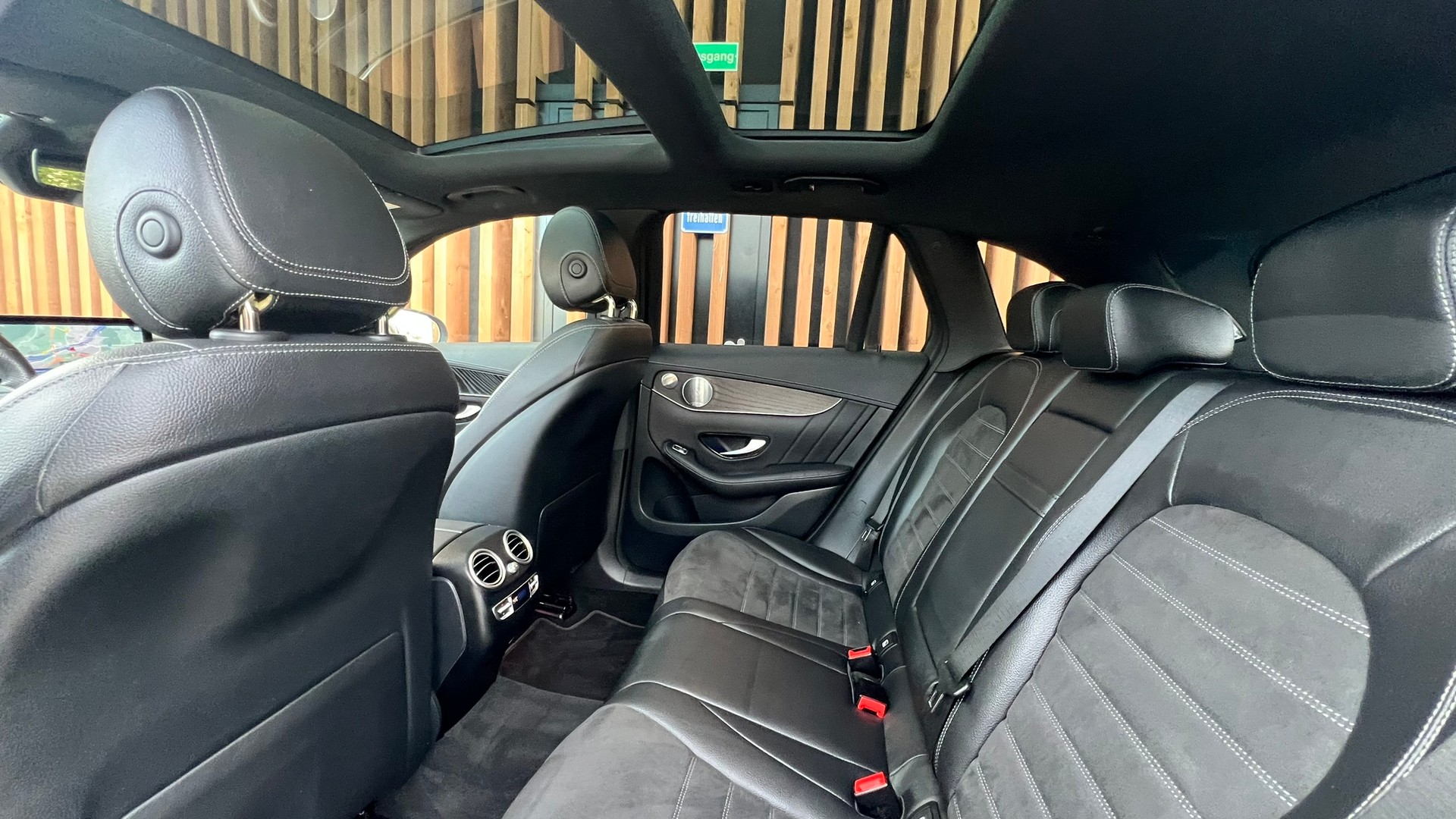 MERCEDES-BENZ GLC 300 d AMG LINE NIGHT 4MATIC 9G-TRONIC l 245 PS-image-28