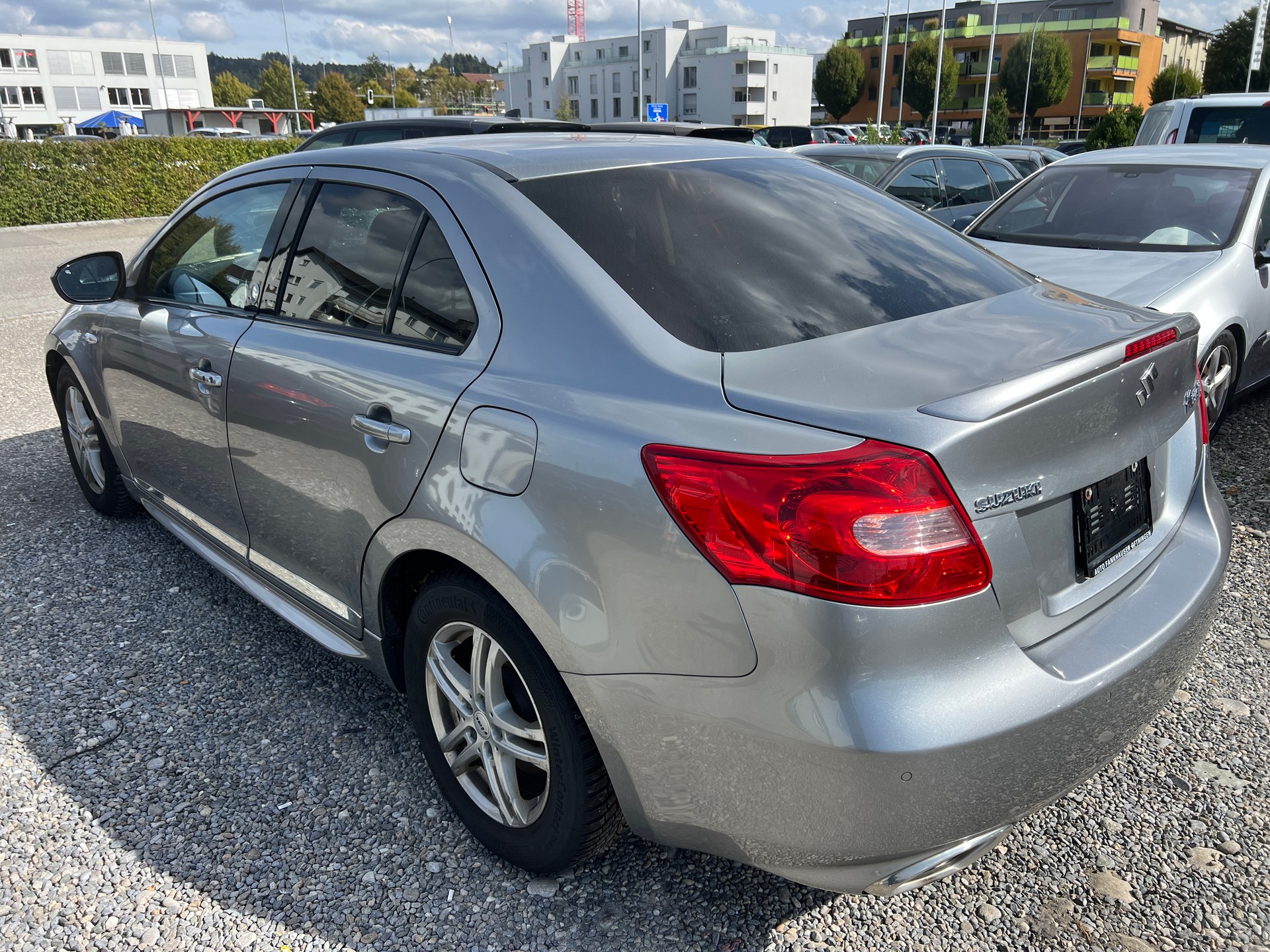 SUZUKI Kizashi 2.4 GL Top Indigo 4WD CVT-image-3