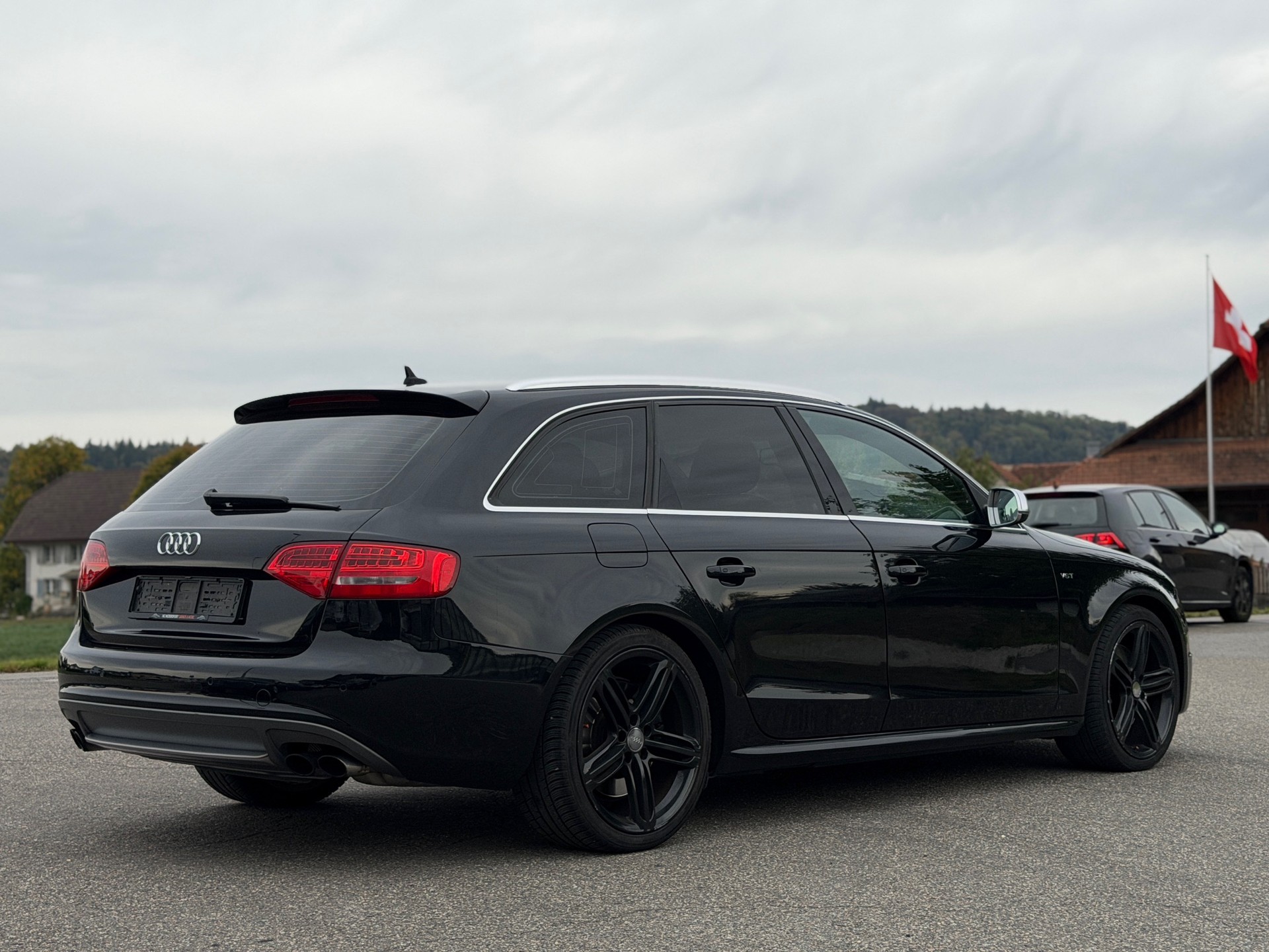 AUDI S4 Avant 3.0 TFSI quattro S-tronic-image-3