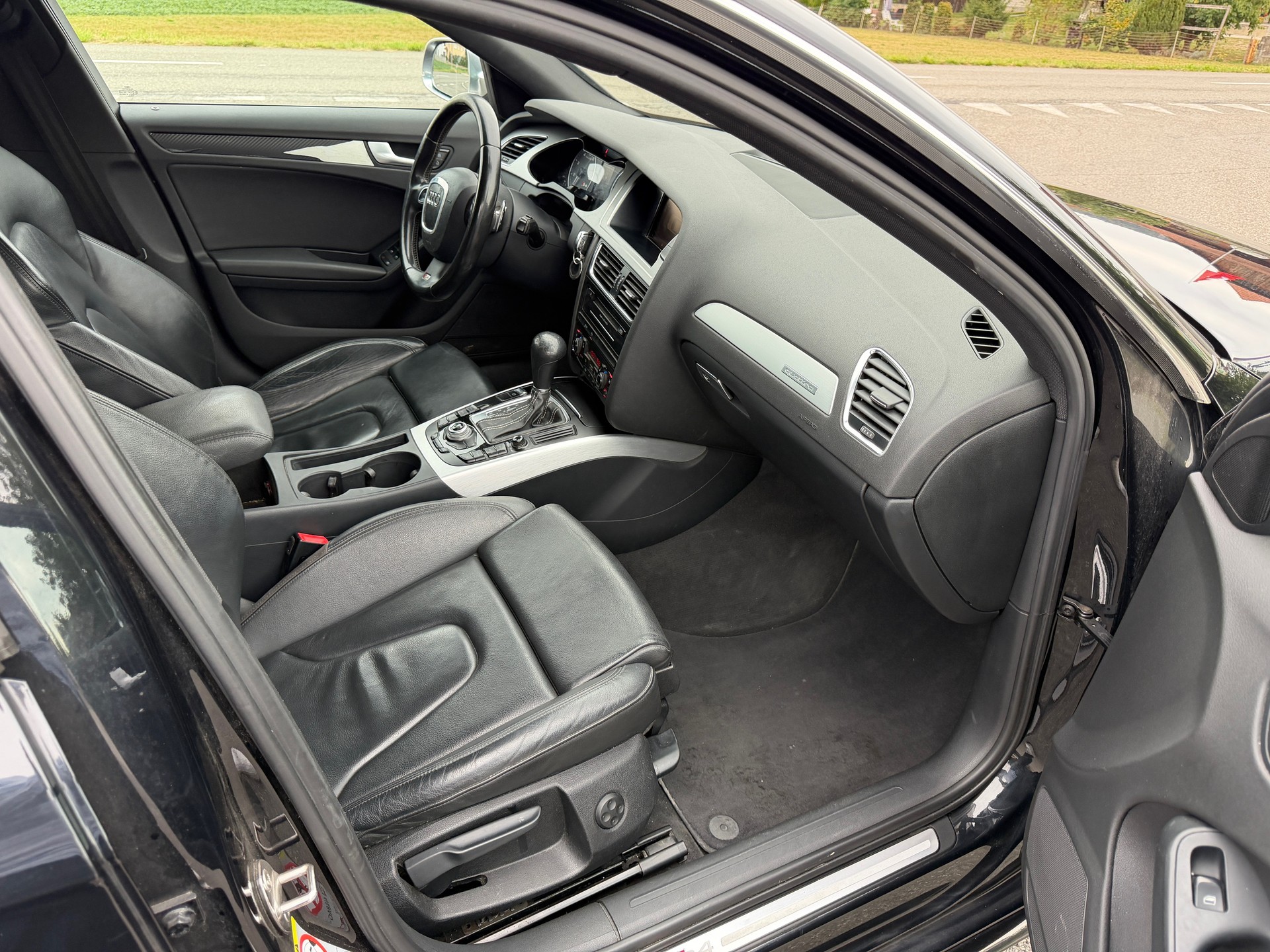 AUDI S4 Avant 3.0 TFSI quattro S-tronic-image-10