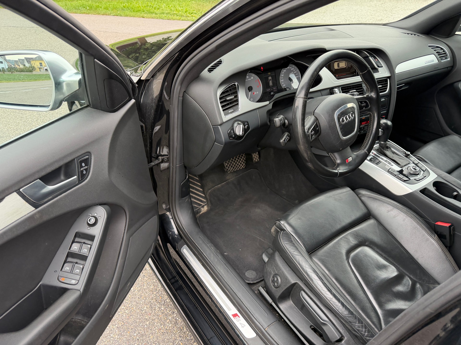 AUDI S4 Avant 3.0 TFSI quattro S-tronic-image-7