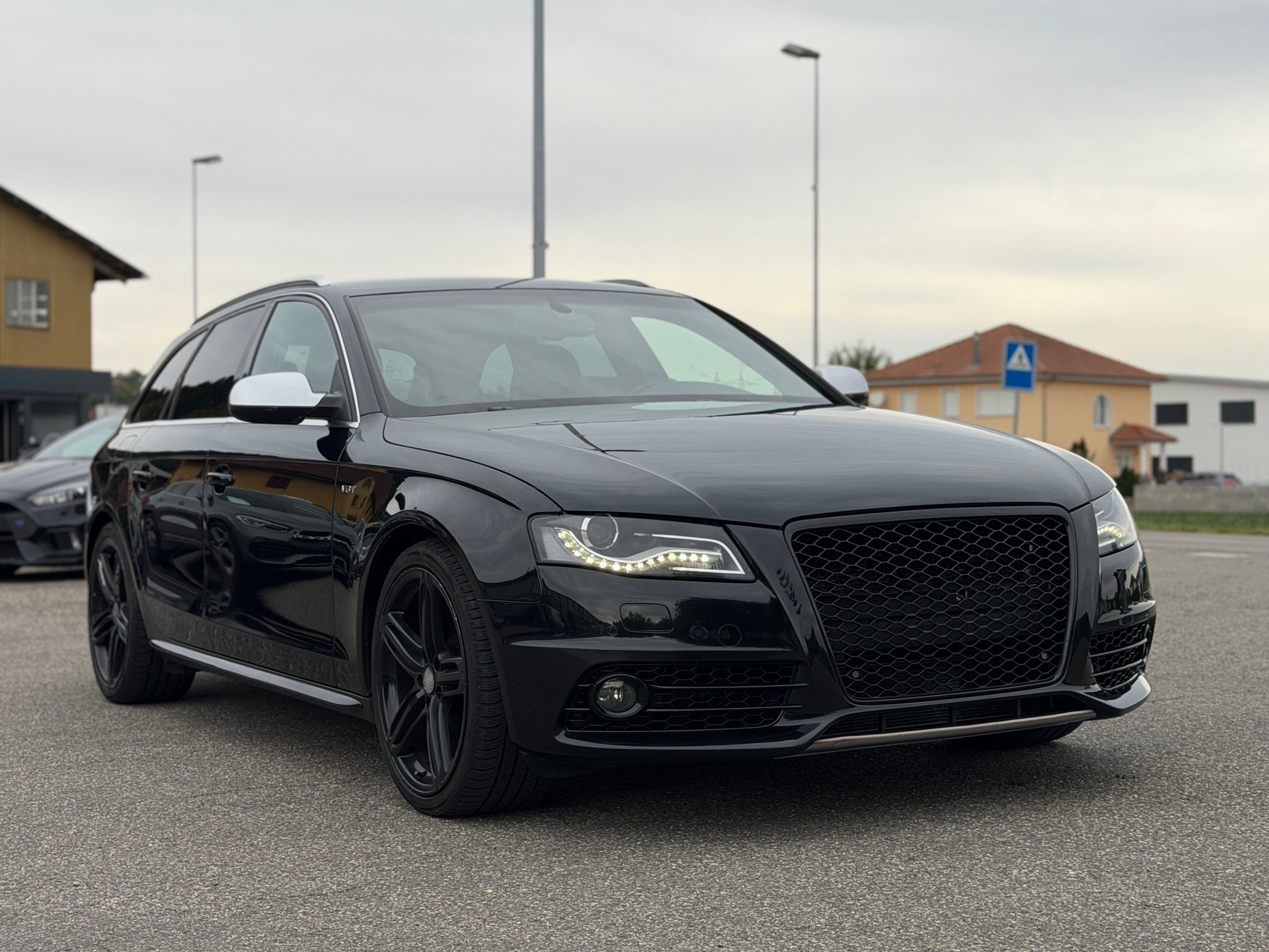 AUDI S4 Avant 3.0 TFSI quattro S-tronic-image-2