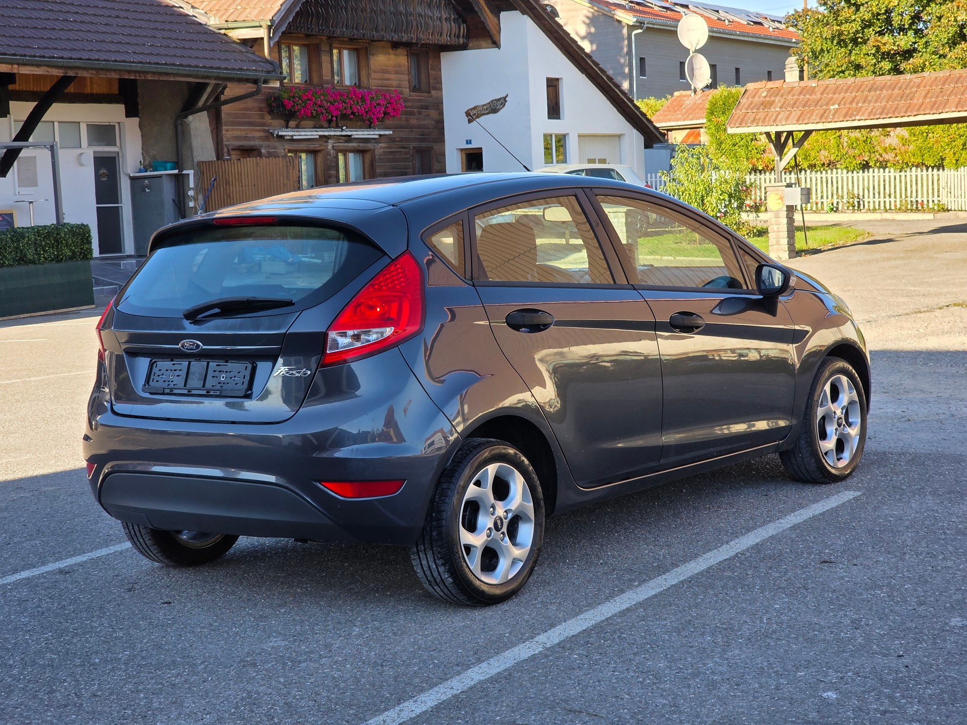 FORD Fiesta 1.25 16V Ambiente-image-3