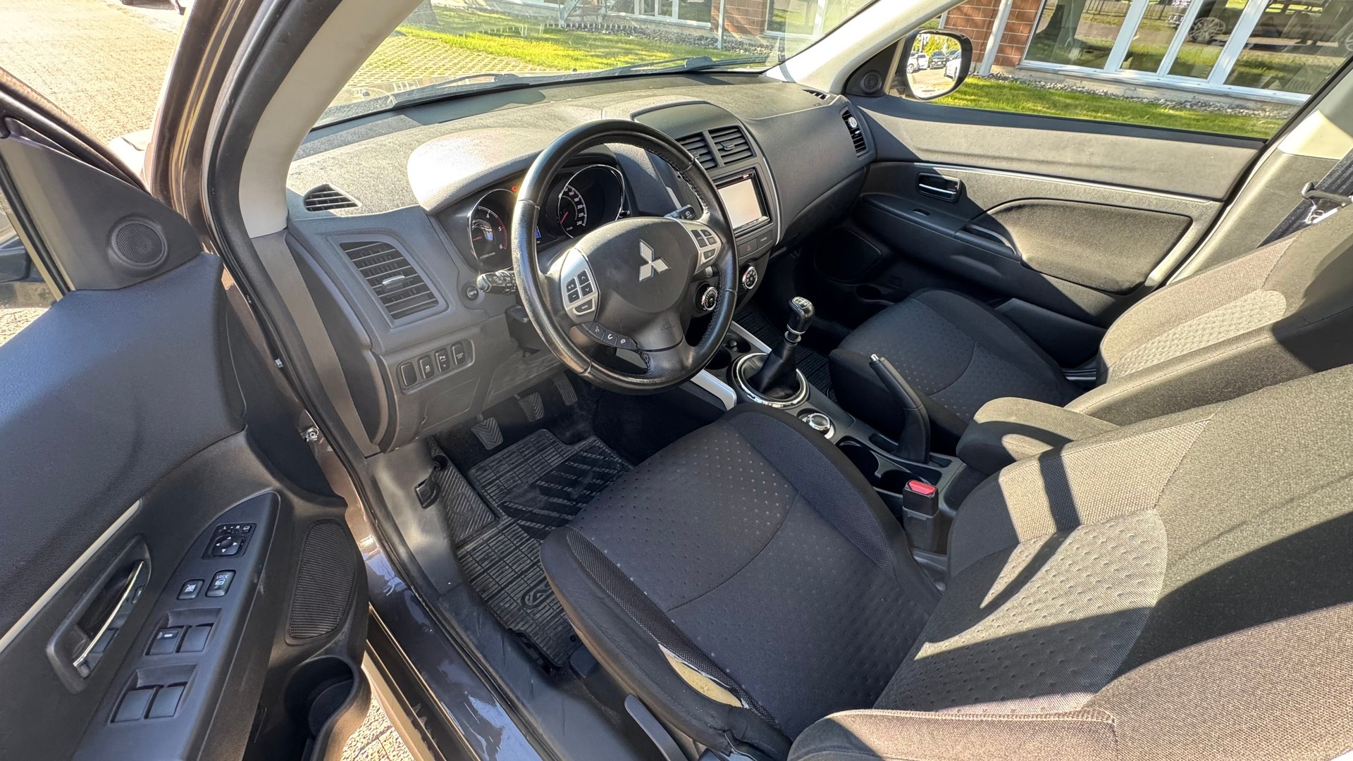 MITSUBISHI ASX 1.8 DID Navigator 4WD-image-5