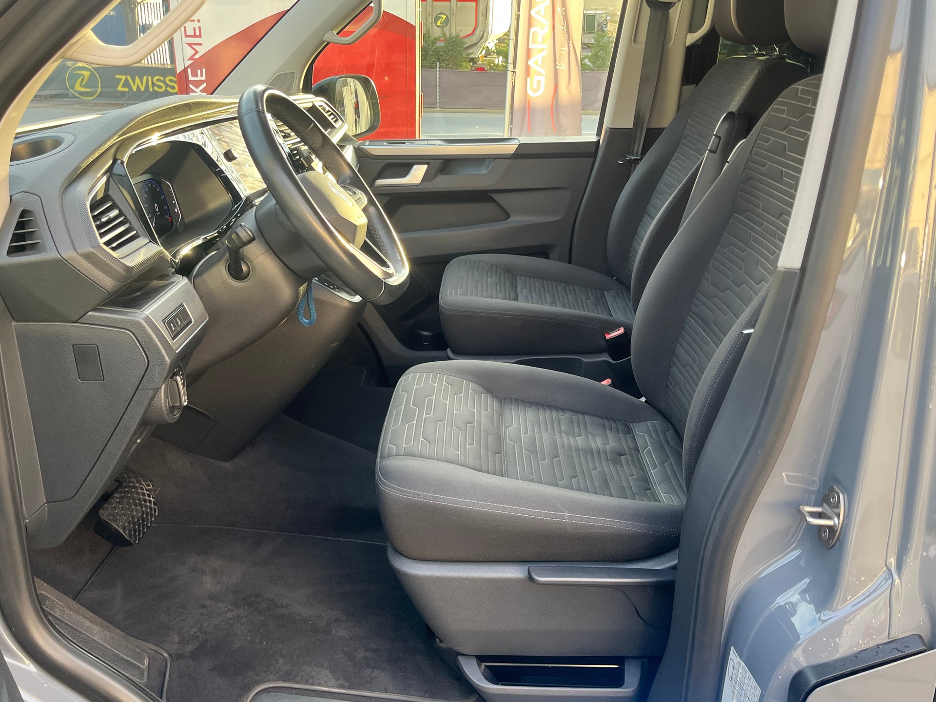VW T6.1 Multivan 2.0 TDI Liberty Edition 4Motion DSG-image-5