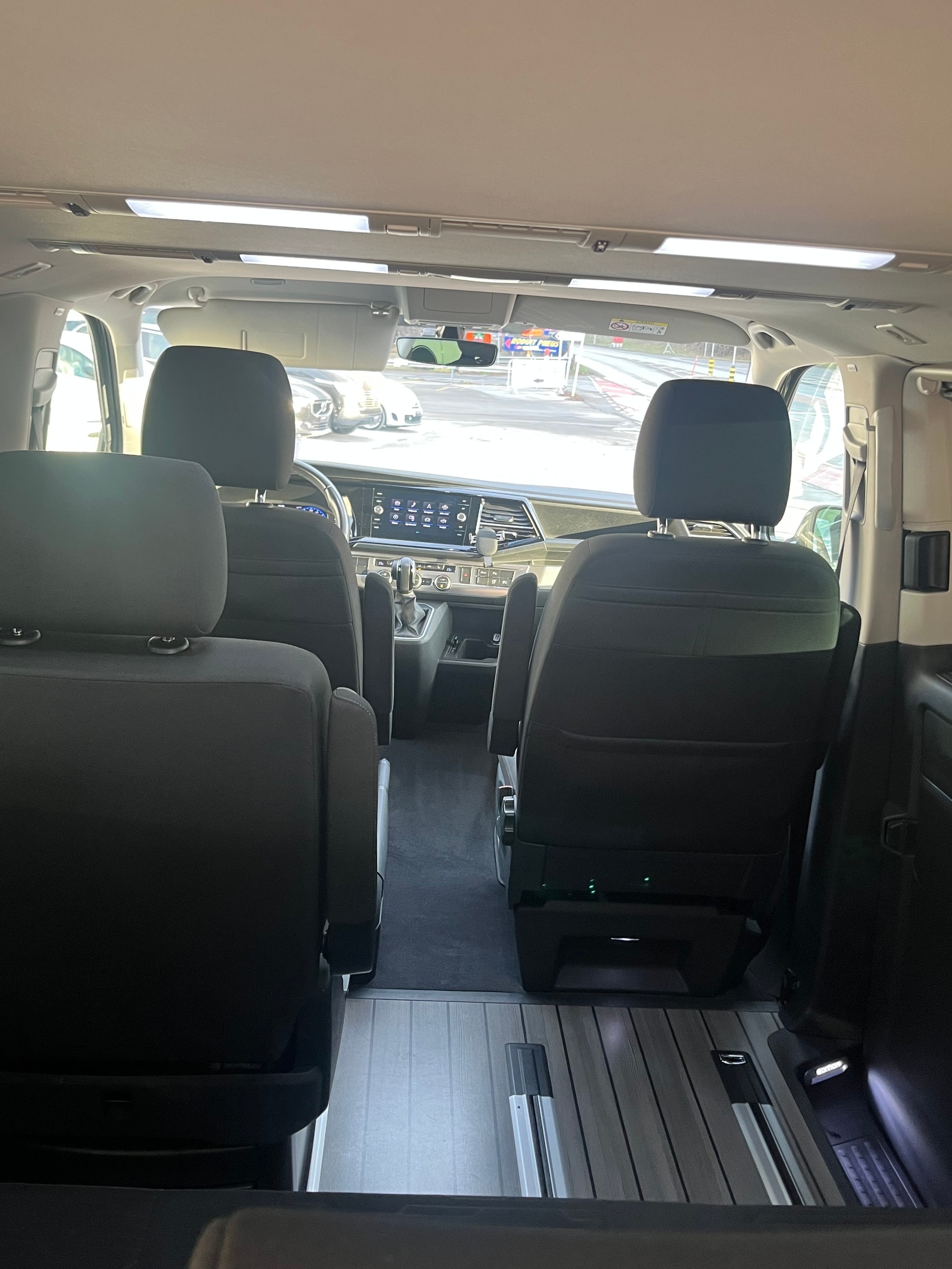 VW T6.1 Multivan 2.0 TDI Liberty Edition 4Motion DSG-image-12