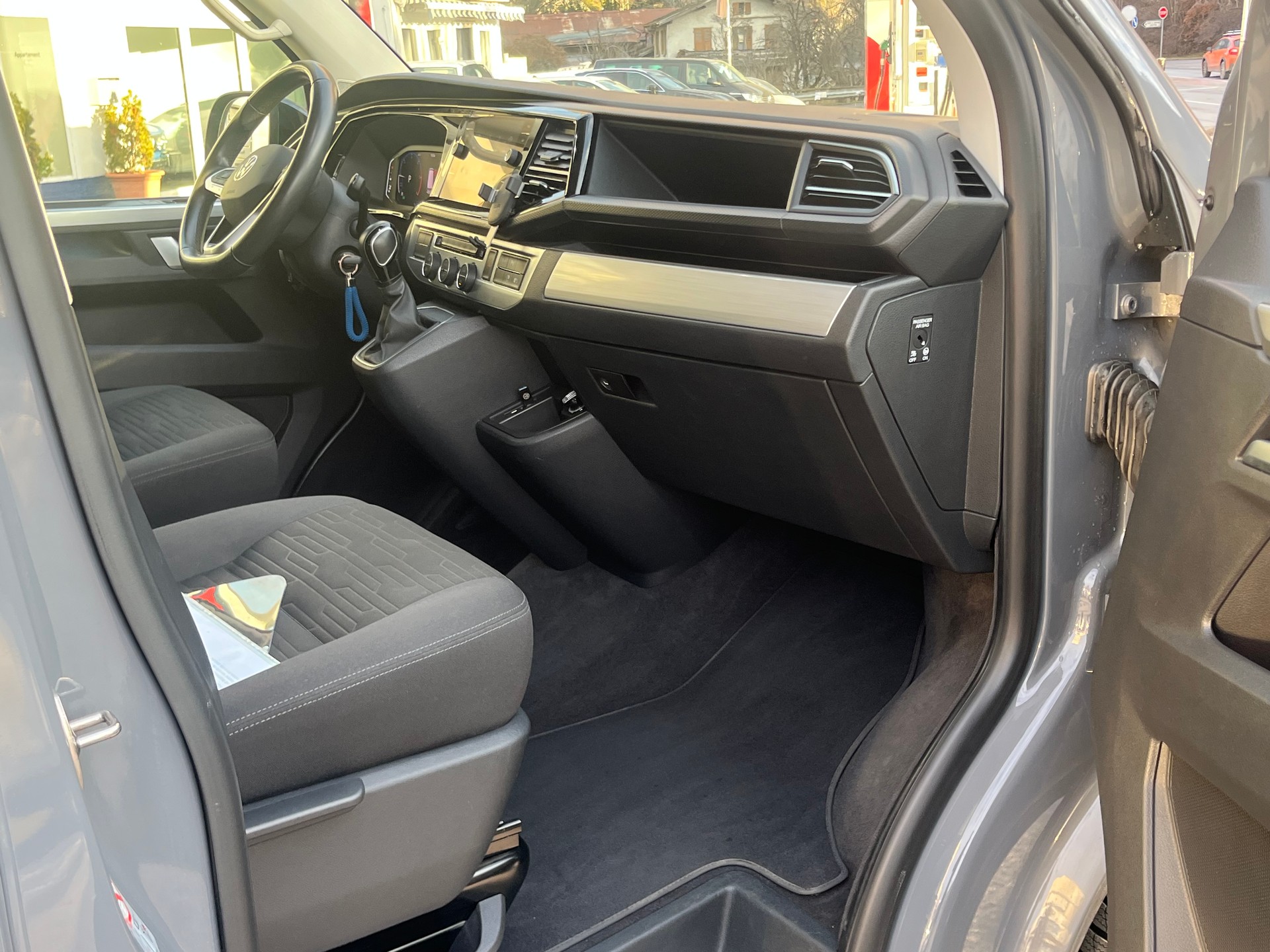 VW T6.1 Multivan 2.0 TDI Liberty Edition 4Motion DSG-image-6