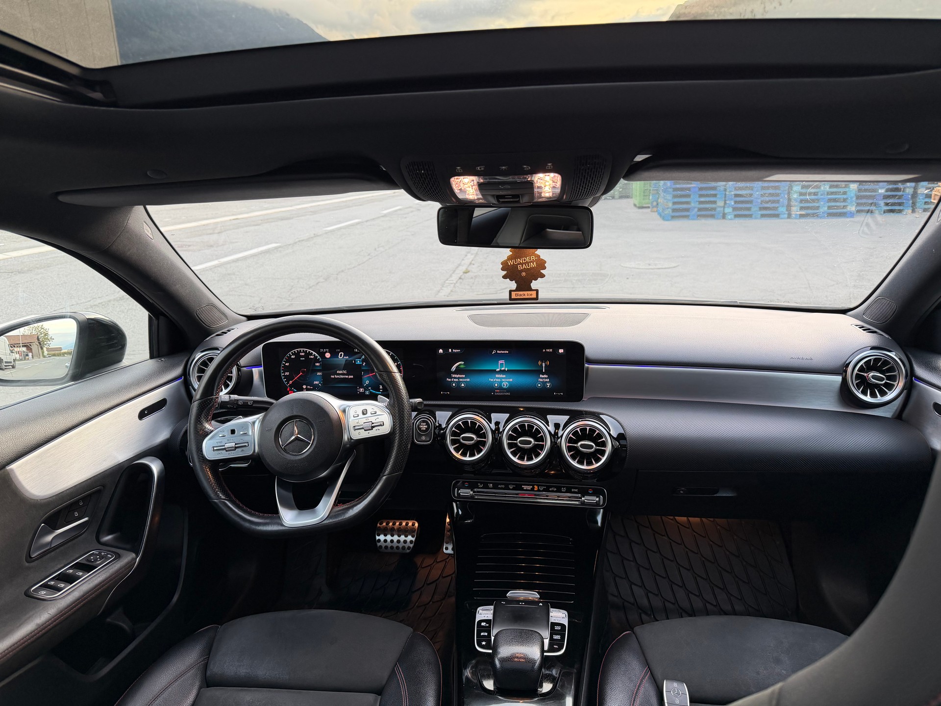 MERCEDES-BENZ A 220 Progressive 7G-DCT 4Matic-image-2