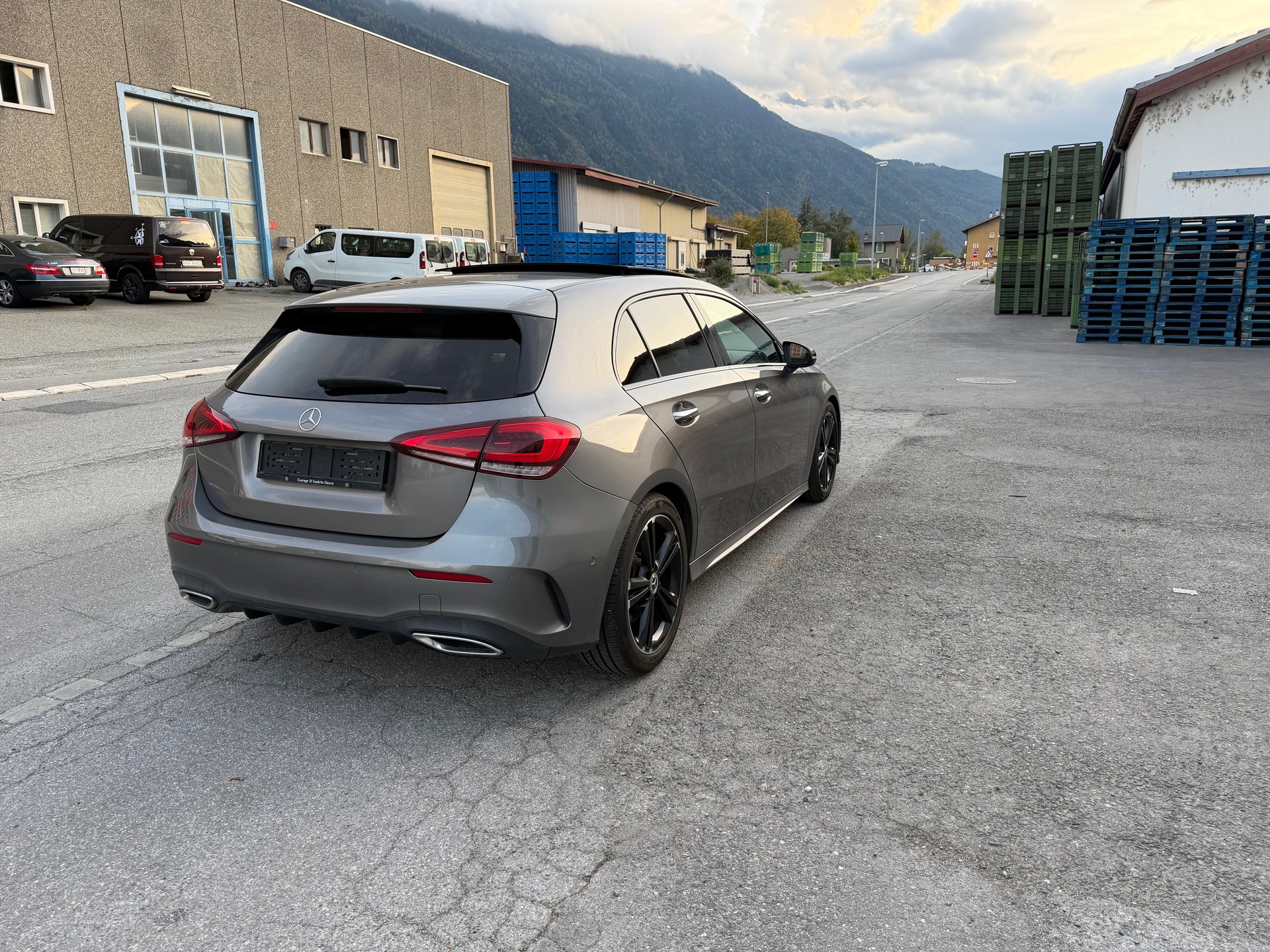 MERCEDES-BENZ A 220 Progressive 7G-DCT 4Matic-image-5
