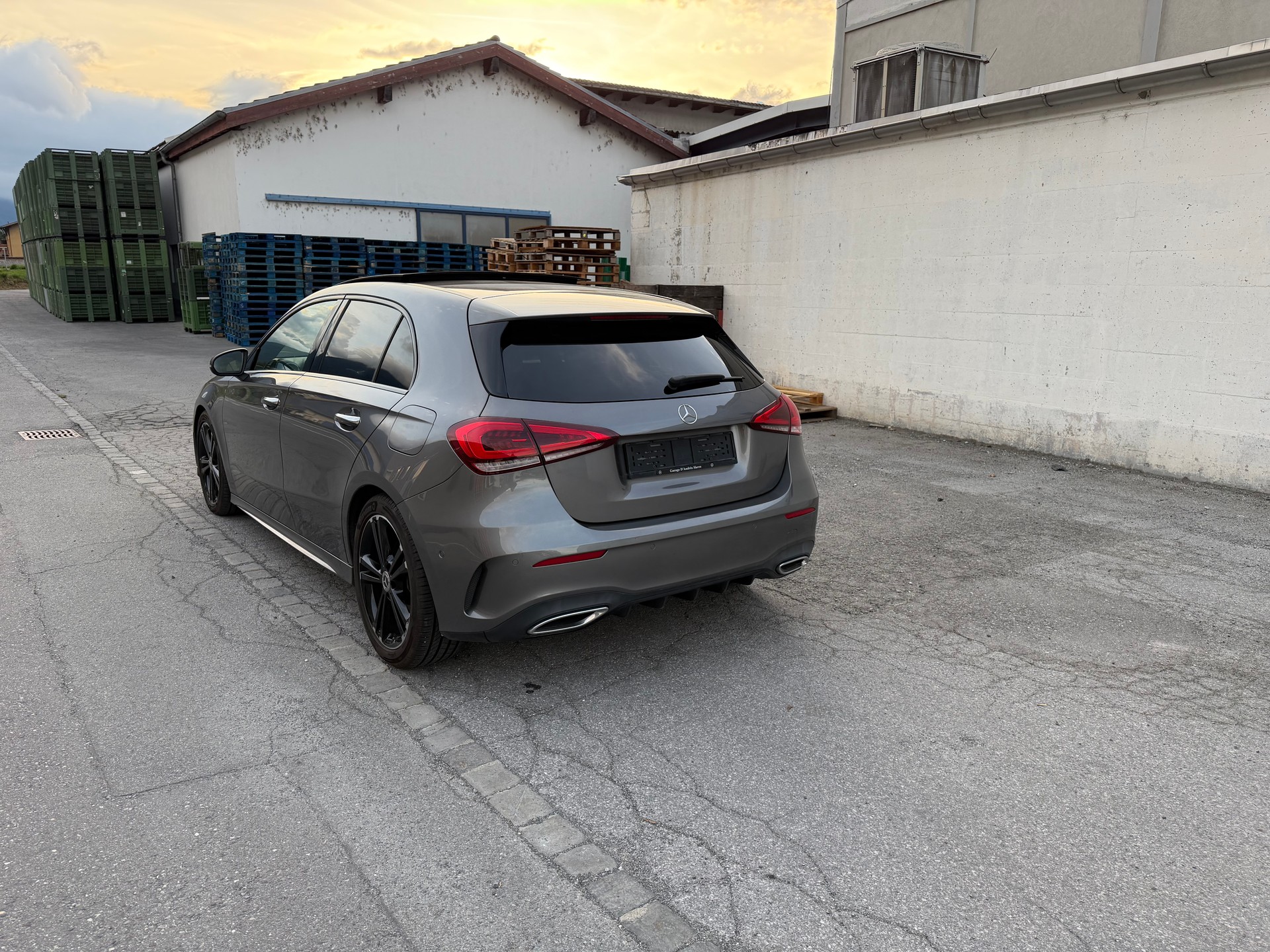 MERCEDES-BENZ A 220 Progressive 7G-DCT 4Matic-image-6