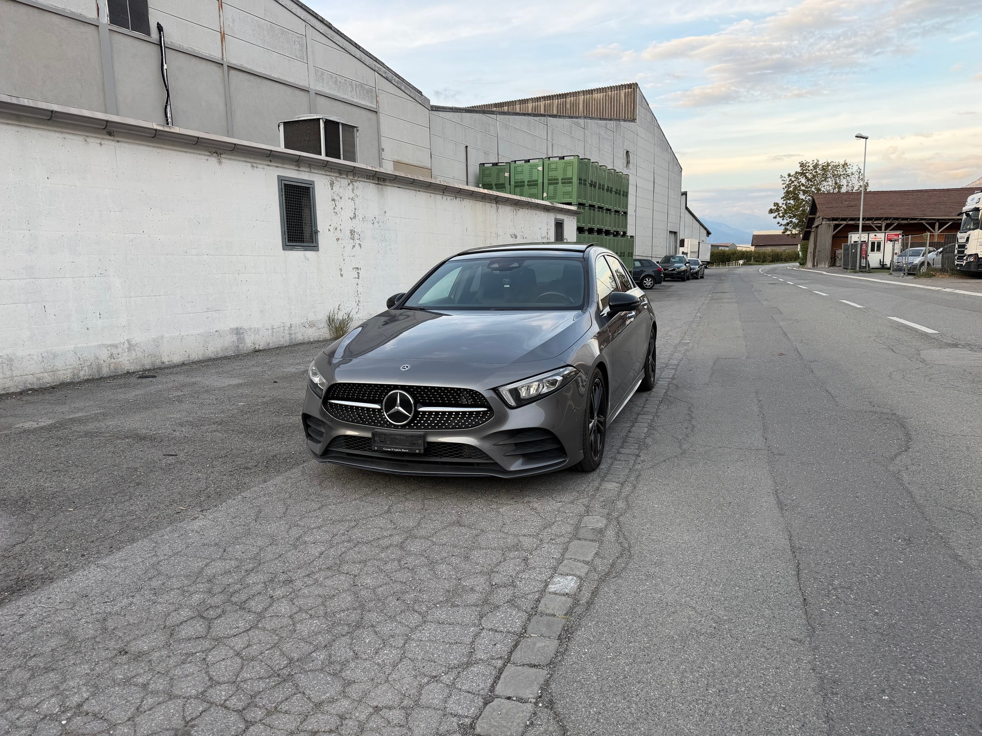 MERCEDES-BENZ A 220 Progressive 7G-DCT 4Matic-image-1