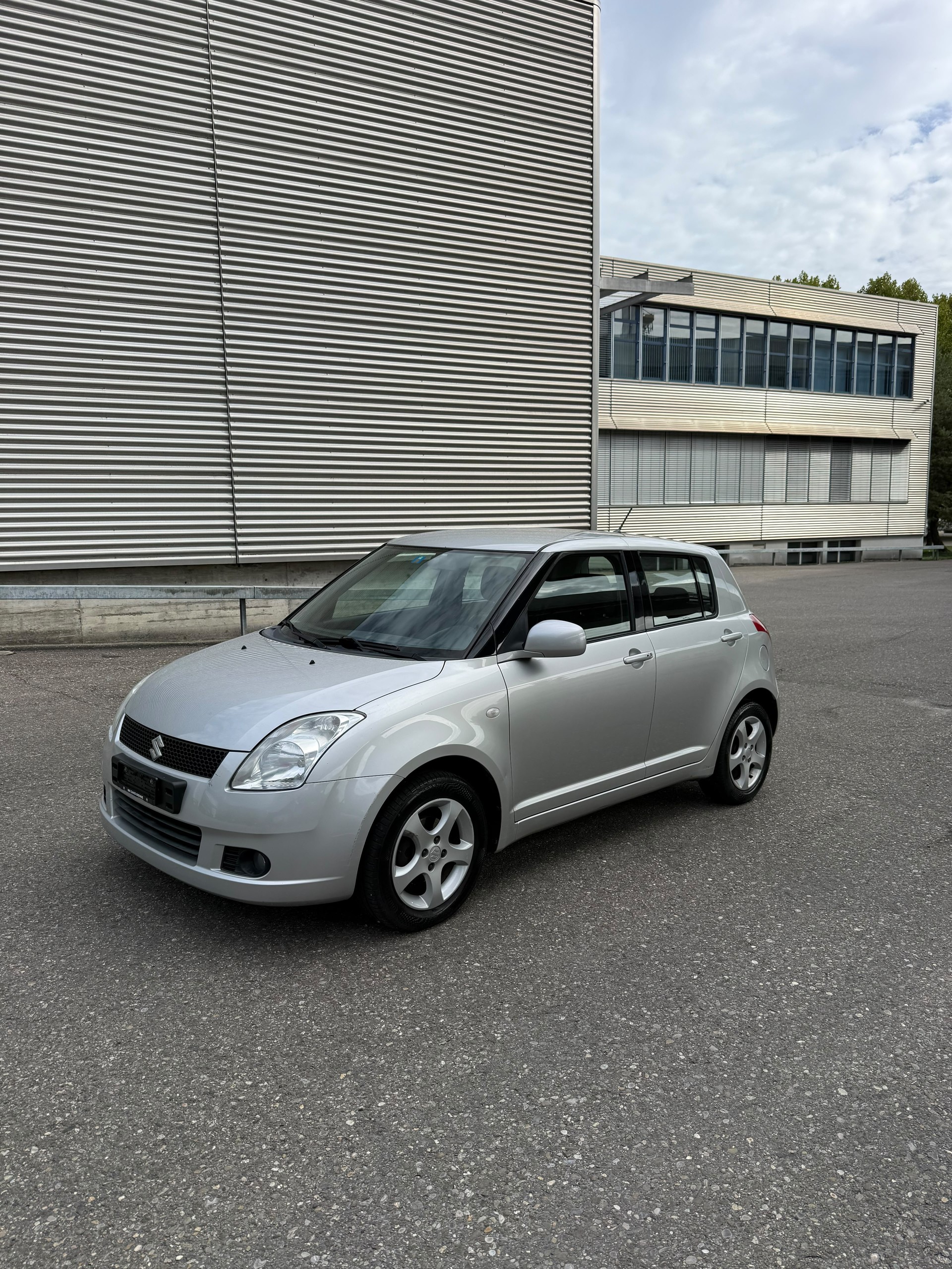 SUZUKI Swift 1.3i 16V GL 4x4-image-6