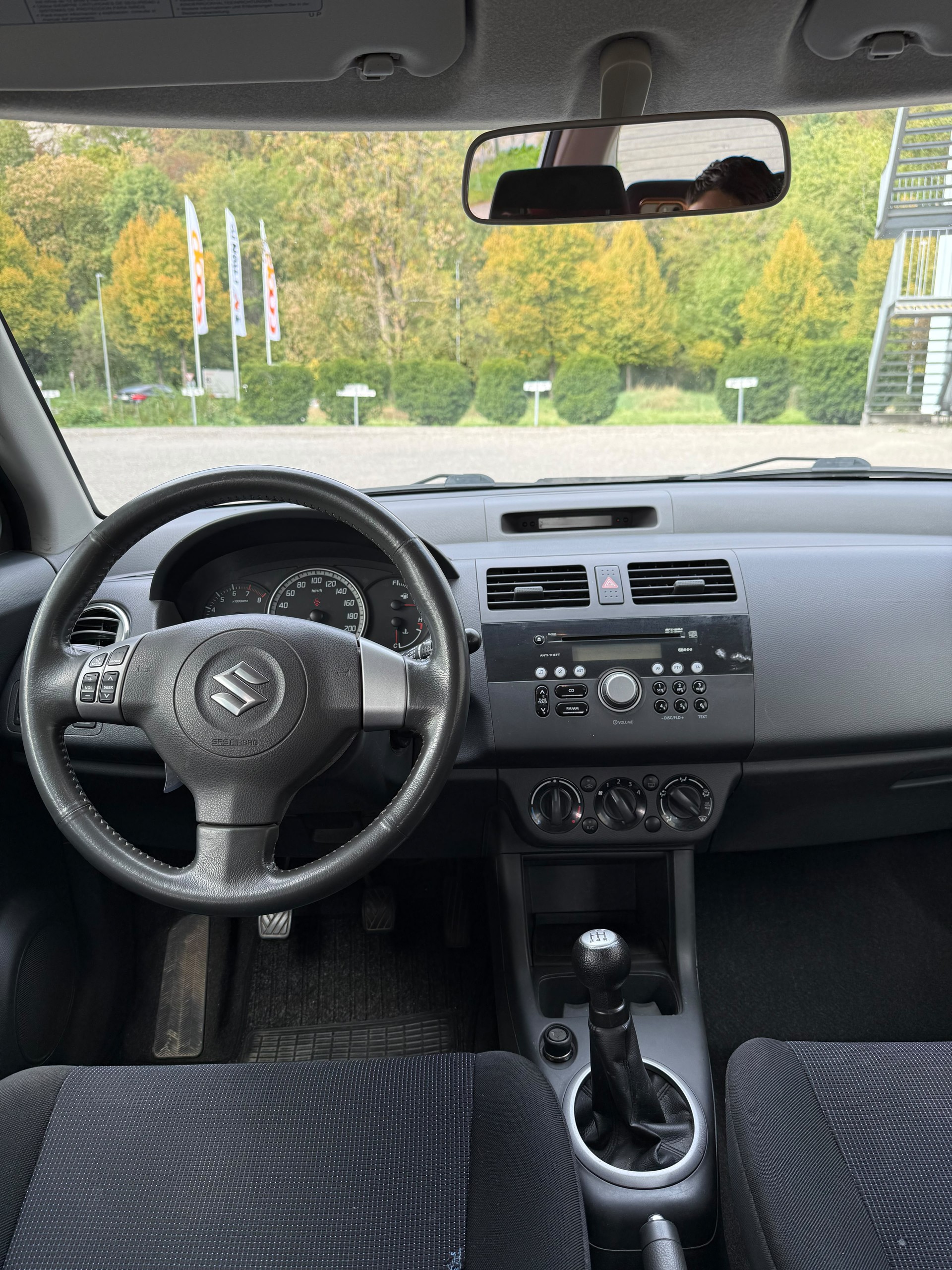 SUZUKI Swift 1.3i 16V GL 4x4-image-8