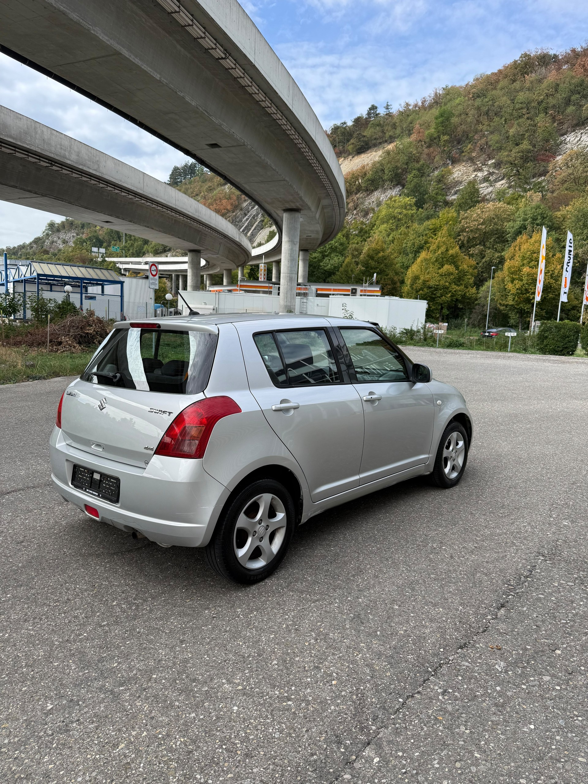 SUZUKI Swift 1.3i 16V GL 4x4-image-2