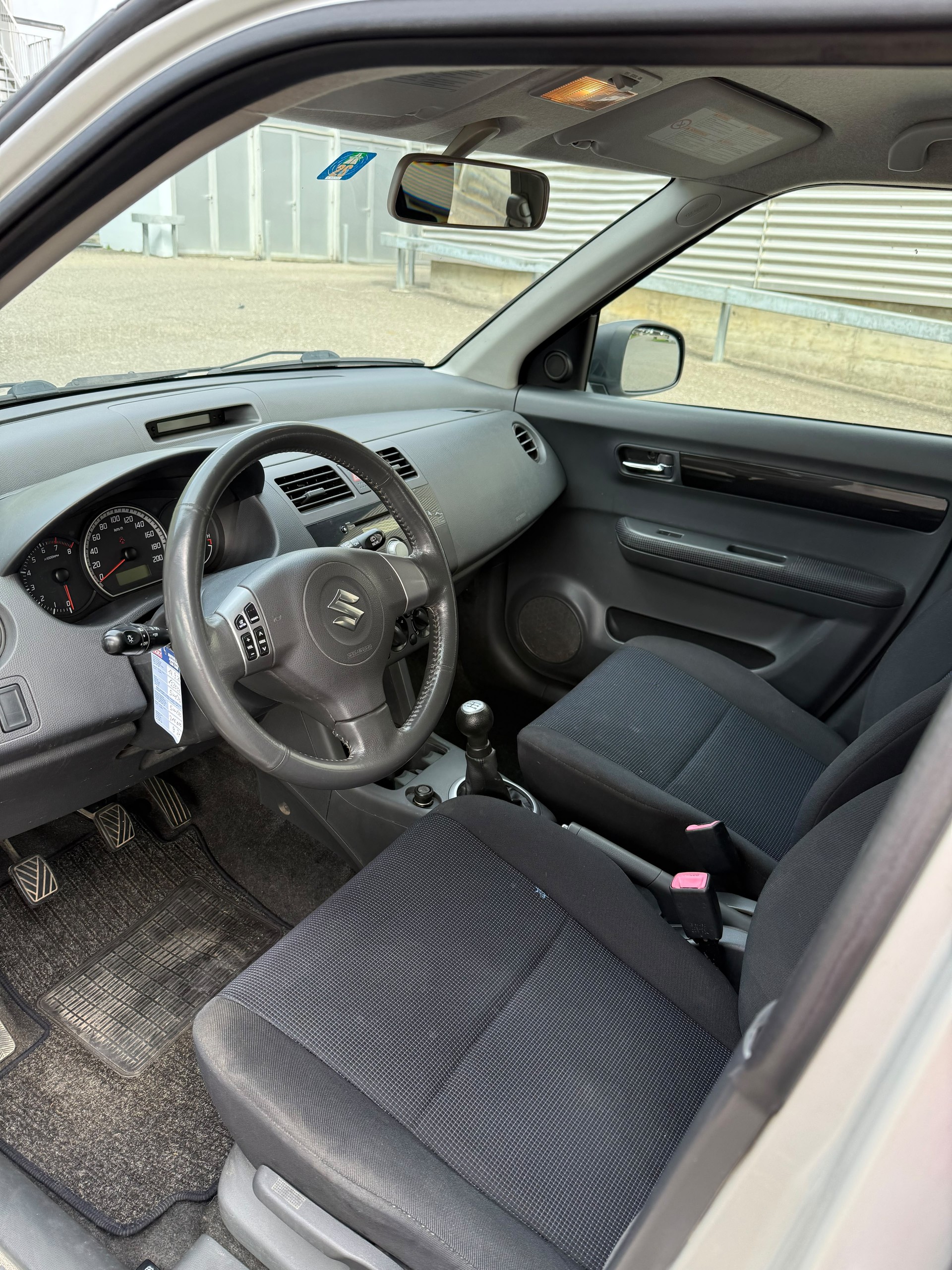 SUZUKI Swift 1.3i 16V GL 4x4-image-7