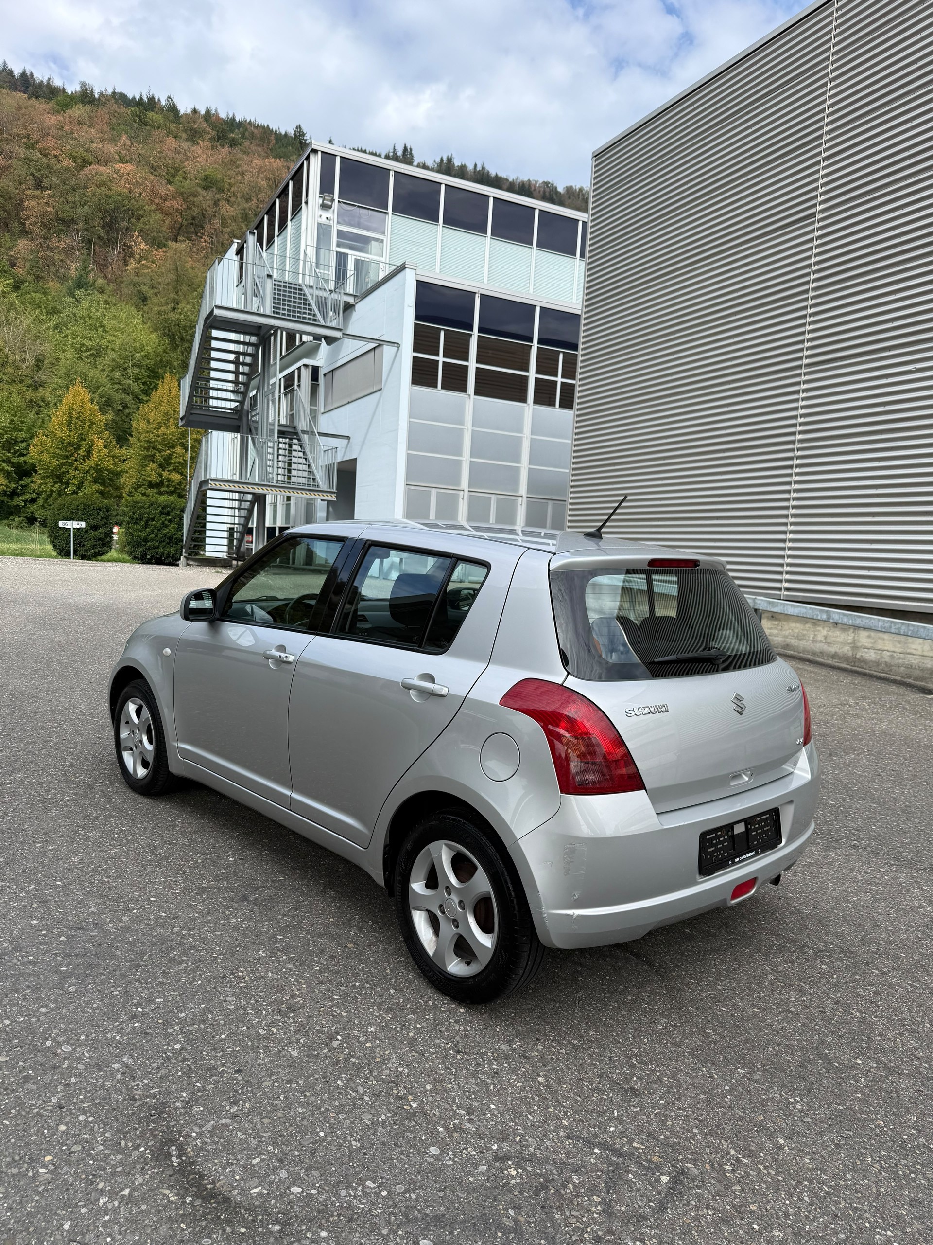 SUZUKI Swift 1.3i 16V GL 4x4-image-4