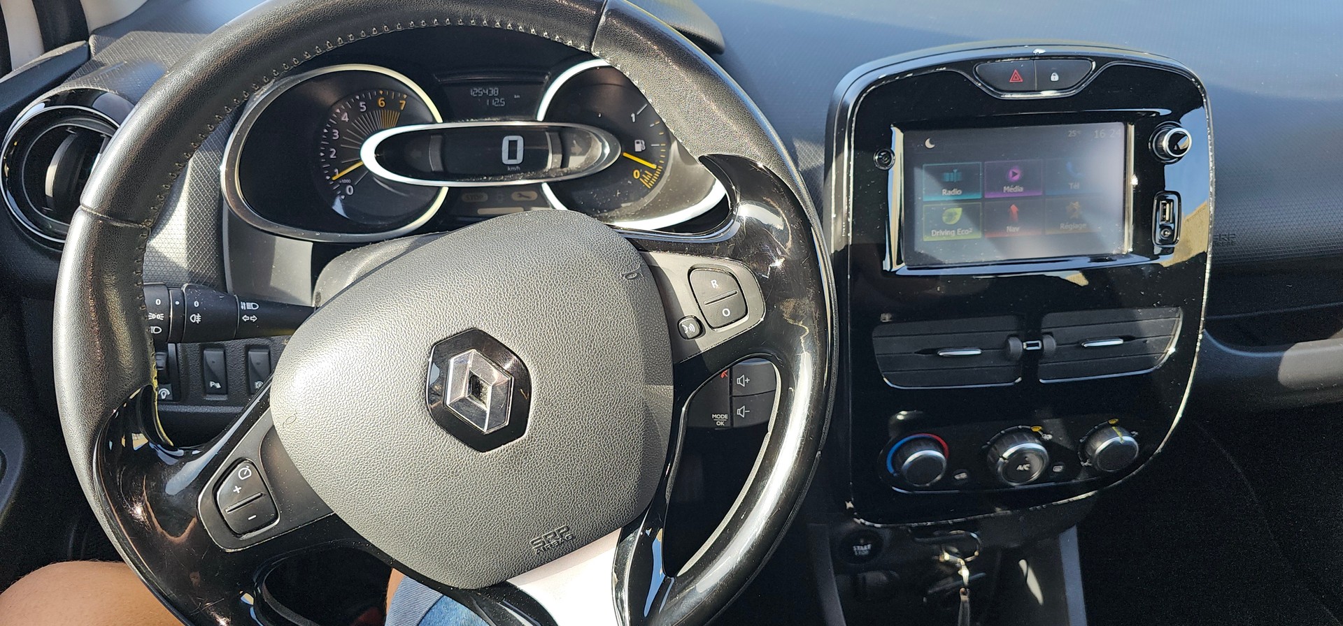 RENAULT Clio Grandtour 0.9 12V Swiss Edition-image-4
