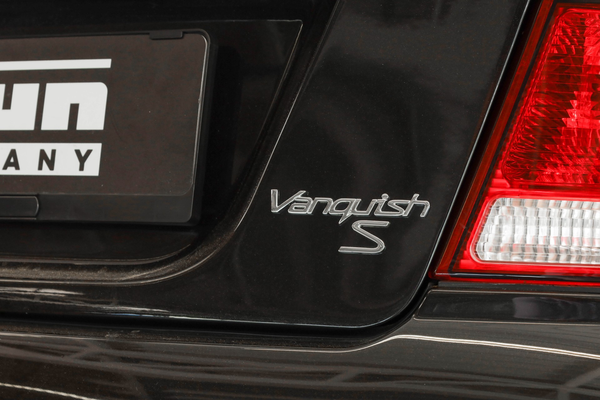 ASTON MARTIN Vanquish V12 S 5.9-48 • 4 places 2+2 • Ciel Alcantara • Full Aston Martin history-image-17