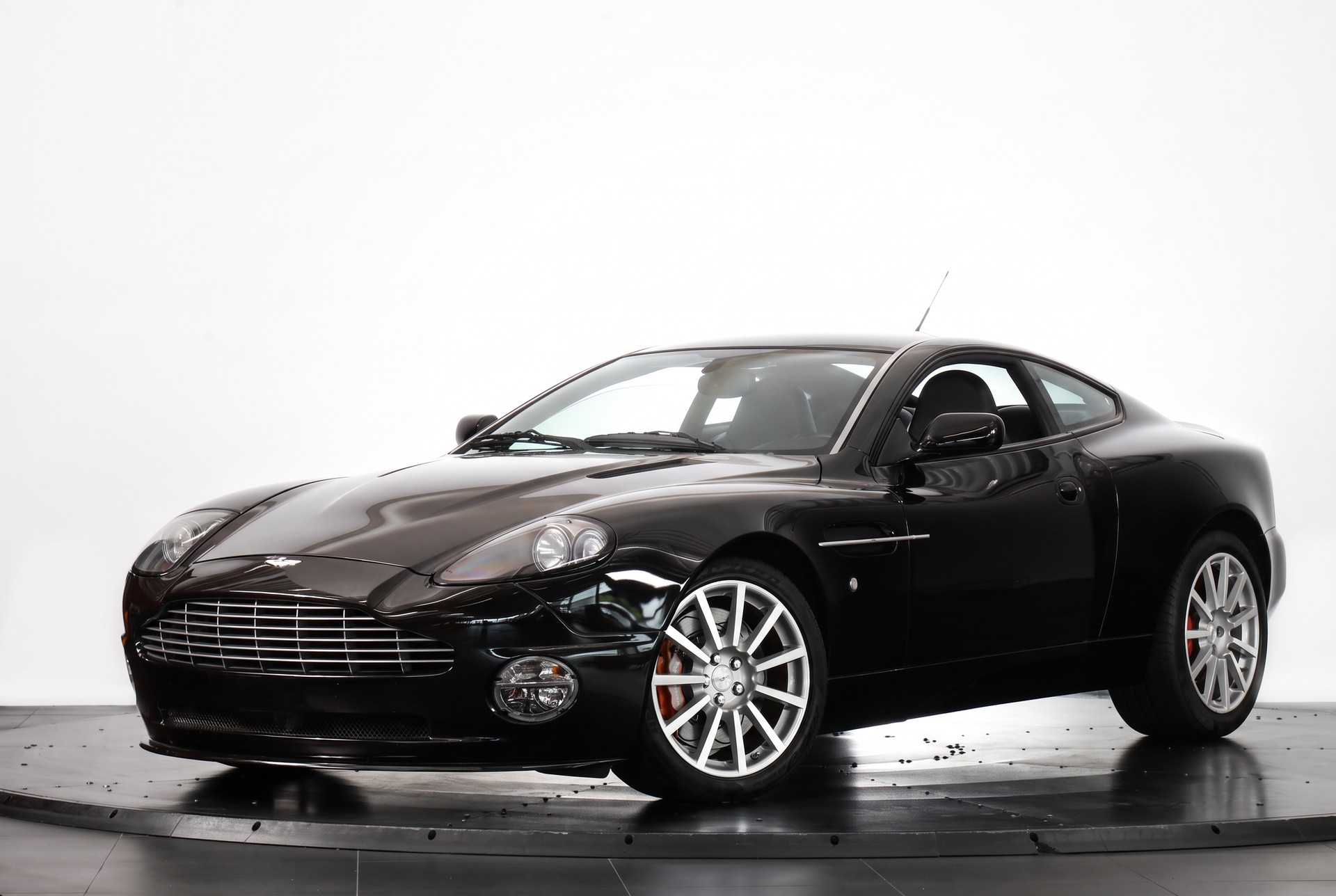 ASTON MARTIN Vanquish V12 S 5.9-48 • 4 places 2+2 • Ciel Alcantara • Full Aston Martin history-image-6