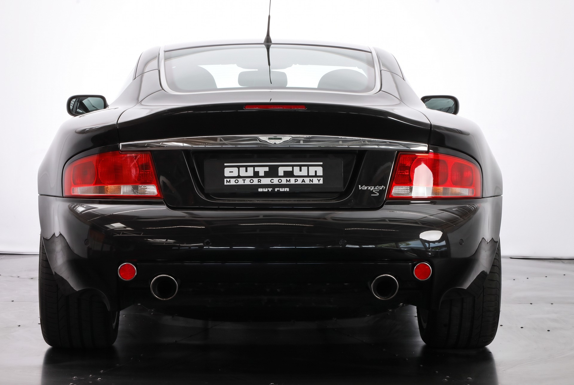 ASTON MARTIN Vanquish V12 S 5.9-48 • 4 places 2+2 • Ciel Alcantara • Full Aston Martin history-image-2