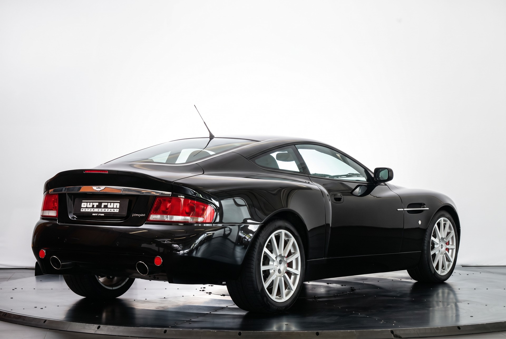 ASTON MARTIN Vanquish V12 S 5.9-48 • 4 places 2+2 • Ciel Alcantara • Full Aston Martin history-image-3