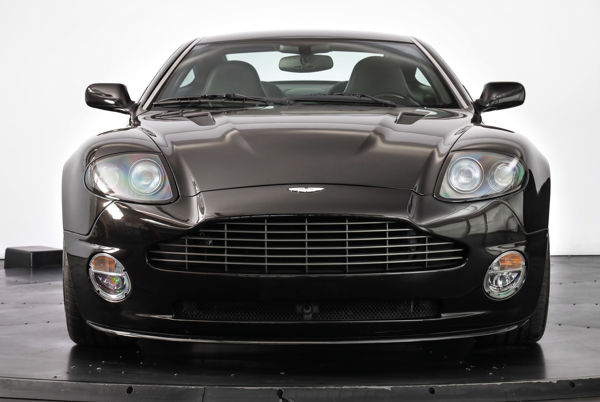 ASTON MARTIN Vanquish V12 S 5.9-48 • 4 places 2+2 • Ciel Alcantara • Full Aston Martin history-image-1