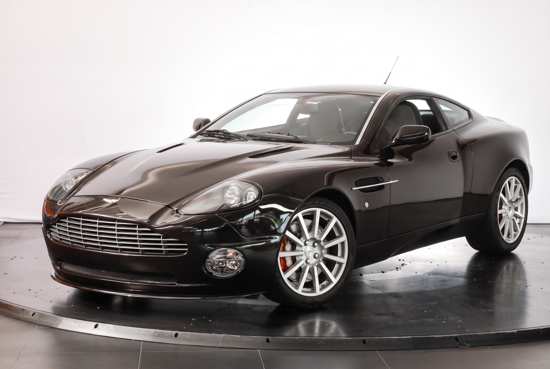 ASTON MARTIN Vanquish V12 S 5.9-48 • 4 places 2+2 • Ciel Alcantara • Full Aston Martin history-image-7