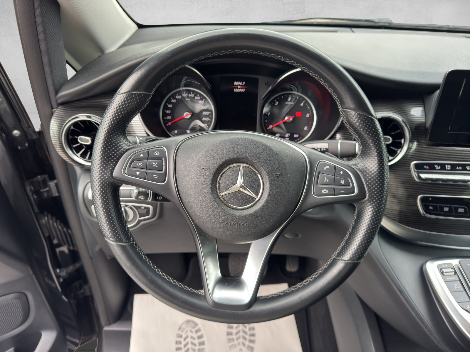MERCEDES-BENZ V 300 d extralang Swiss Edition 4Matic 9G-Tronic-image-9