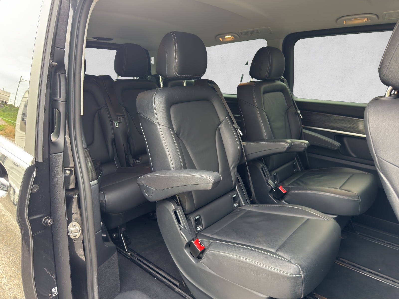 MERCEDES-BENZ V 300 d extralang Swiss Edition 4Matic 9G-Tronic-image-16