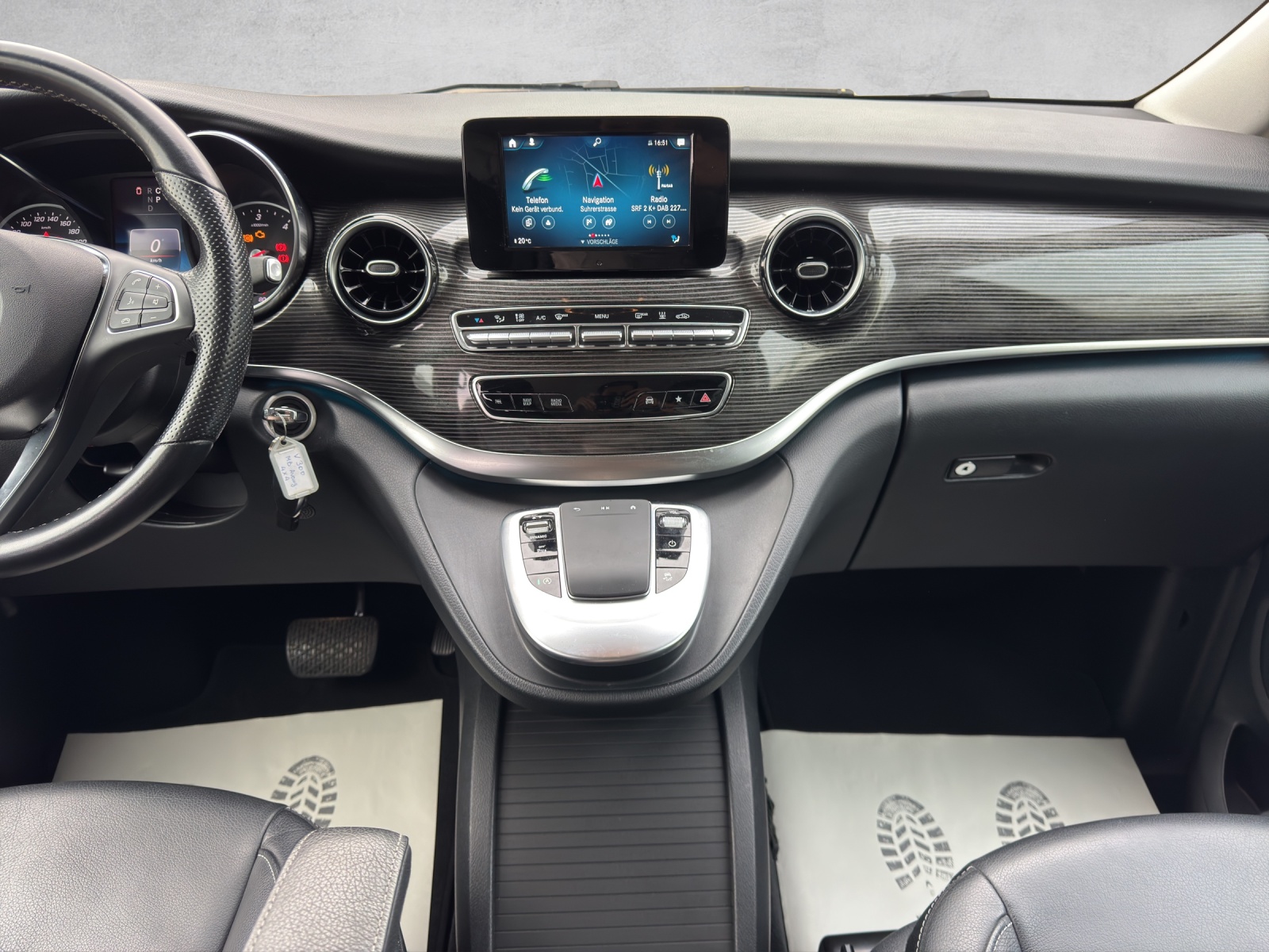 MERCEDES-BENZ V 300 d extralang Swiss Edition 4Matic 9G-Tronic-image-13