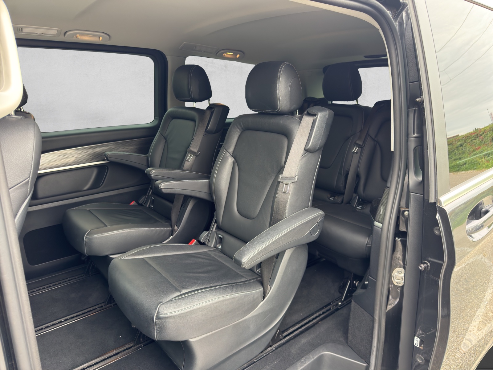MERCEDES-BENZ V 300 d extralang Swiss Edition 4Matic 9G-Tronic-image-11